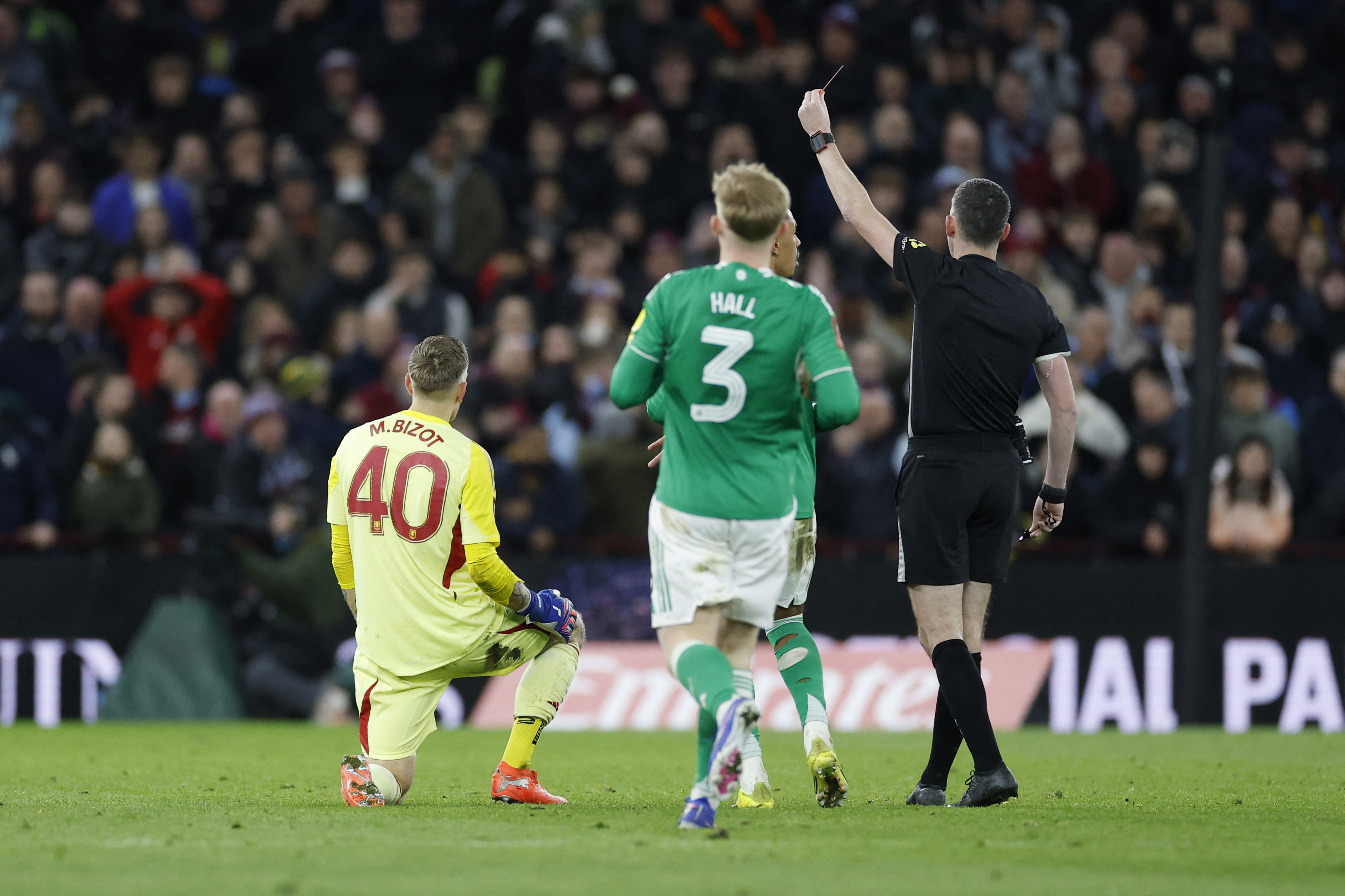 El director brasileño Karim Ainouz sacude Berlín con una sátira surrealista poblada de estrellas