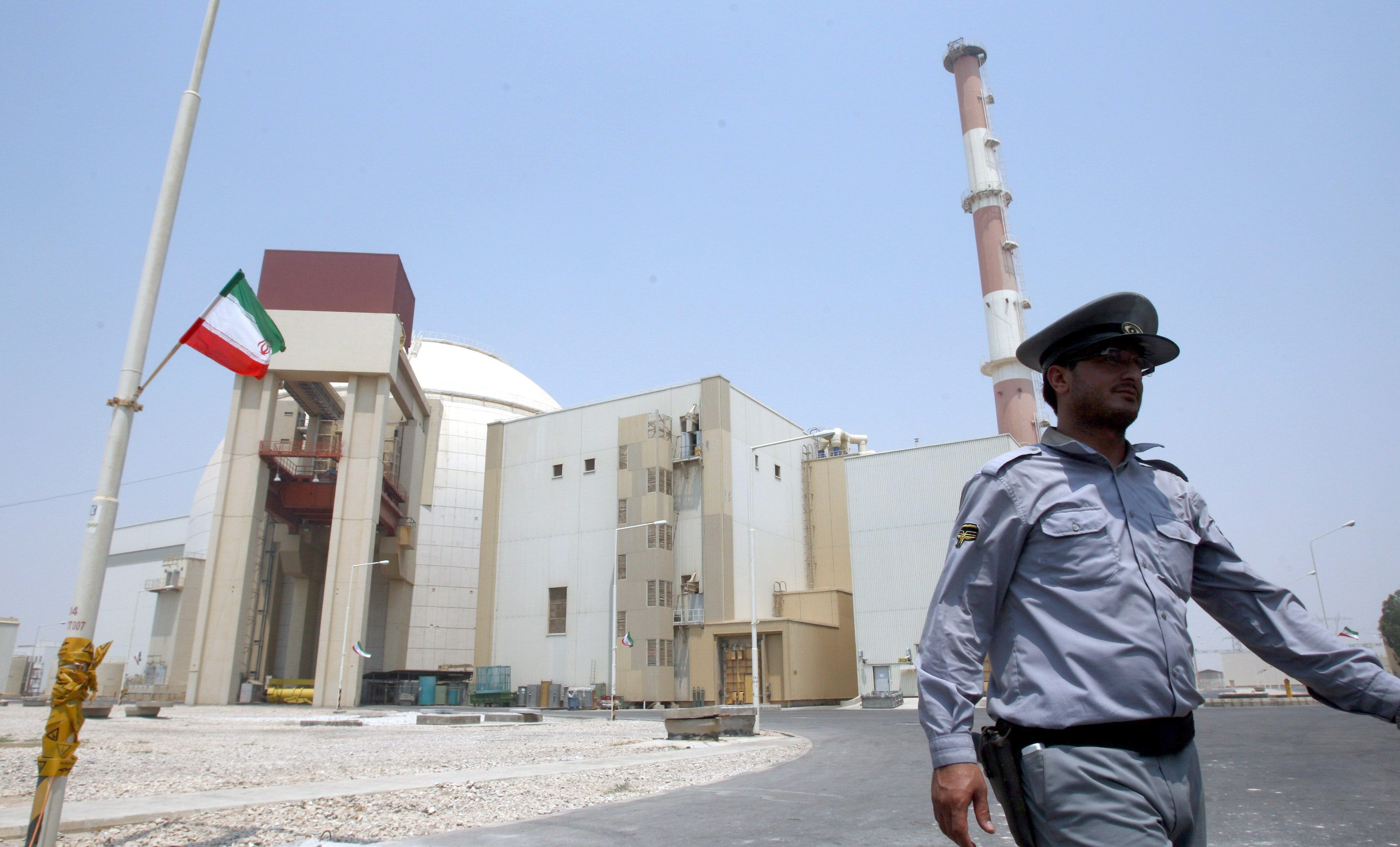 Imagen de archivo de una central nuclear en Irán. EFE/EPA/ABEDIN TAHERKENAREH
