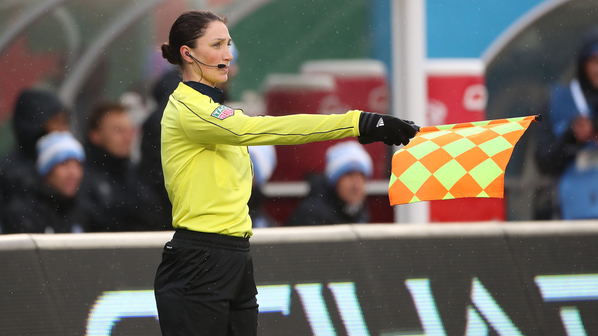 La estadounidense Kathryn Nesbitt en acción durante un partido de la MLS, en Nueva York. Es probable que en el Mundial sea cuarta árbitra