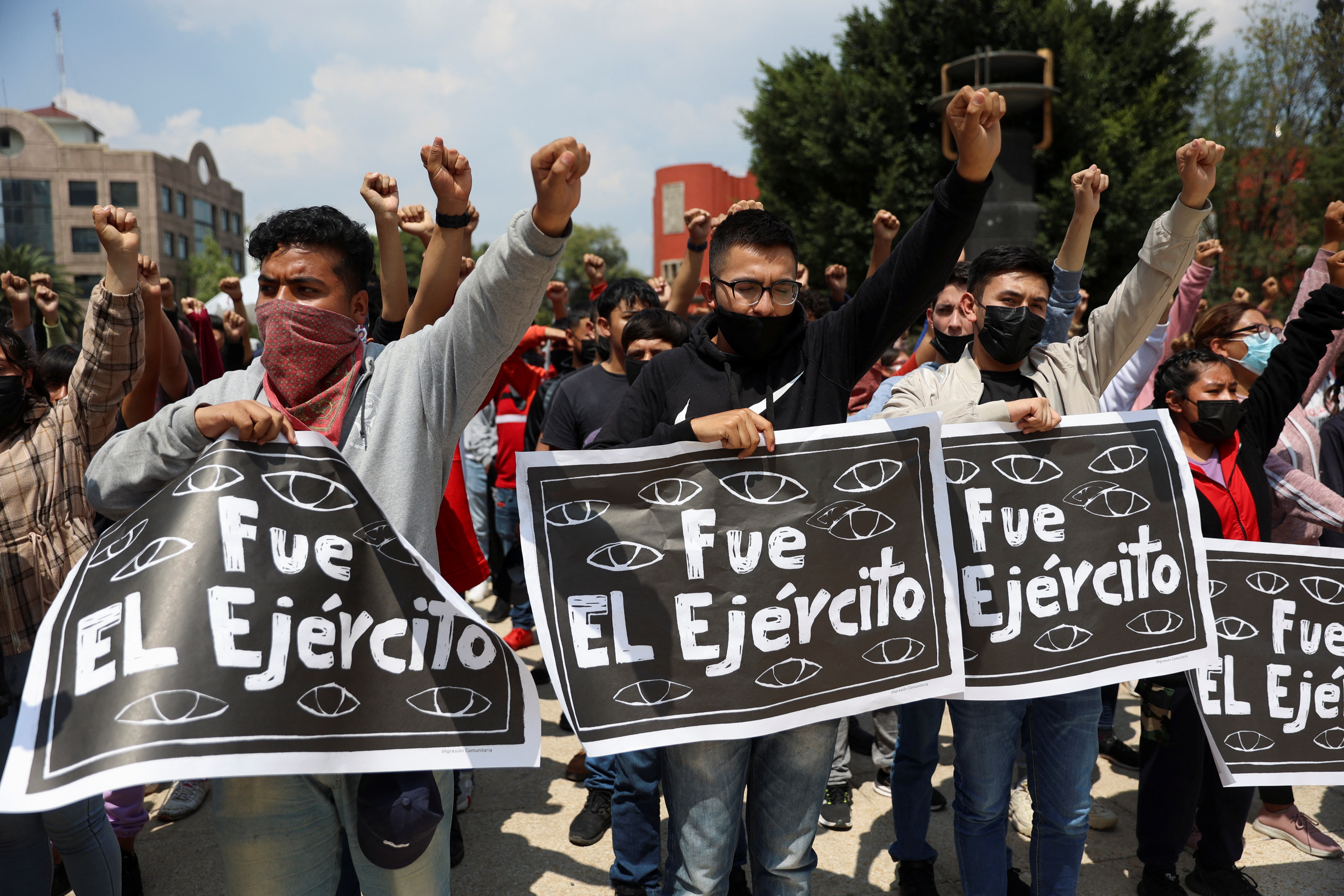 Javier Lozano acusó al gobierno de convertirse en rehén del Ejército por el caso Ayotzinapa