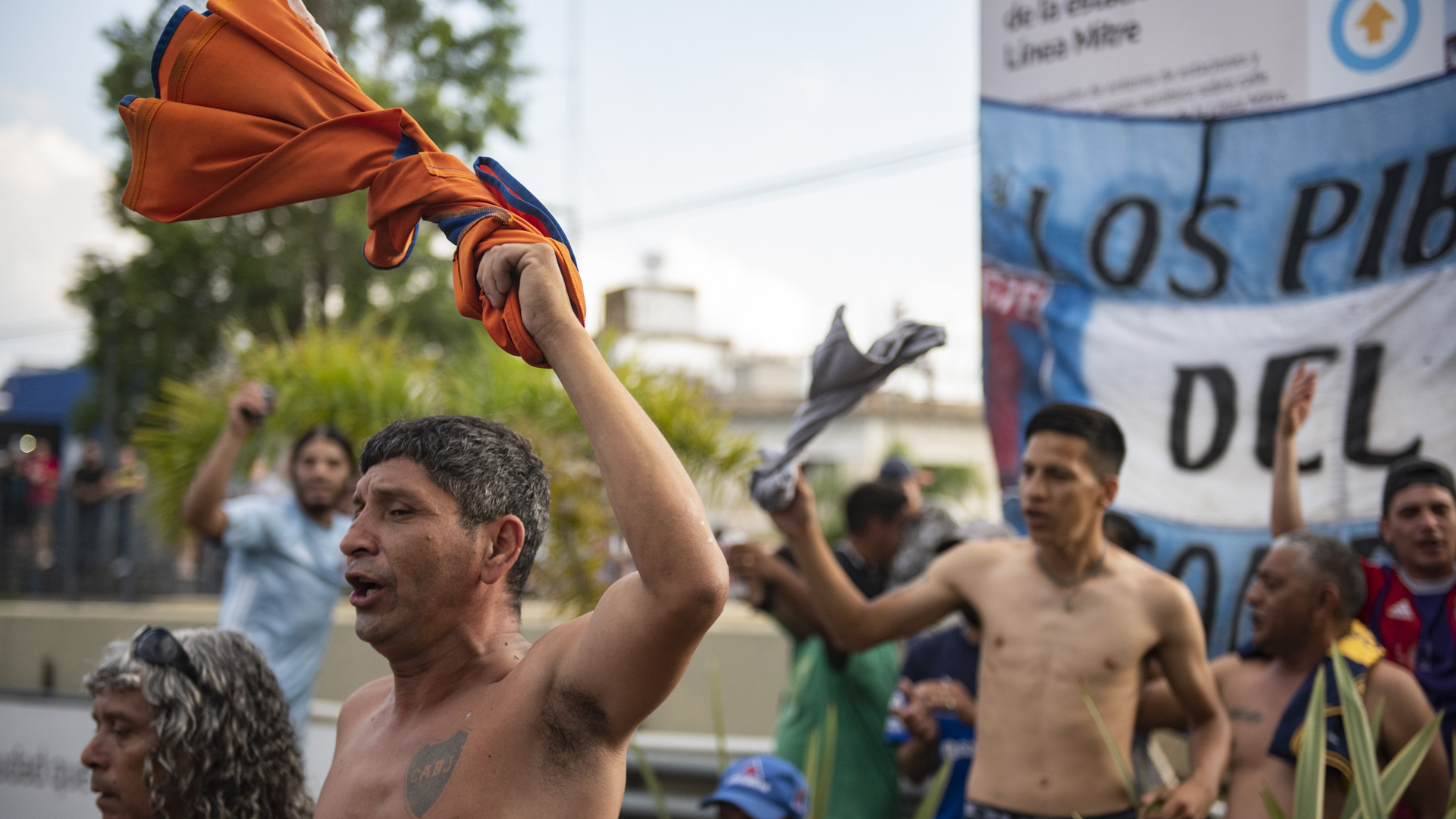 Camisetas al viento en los homenajes (Adrian Escandar)