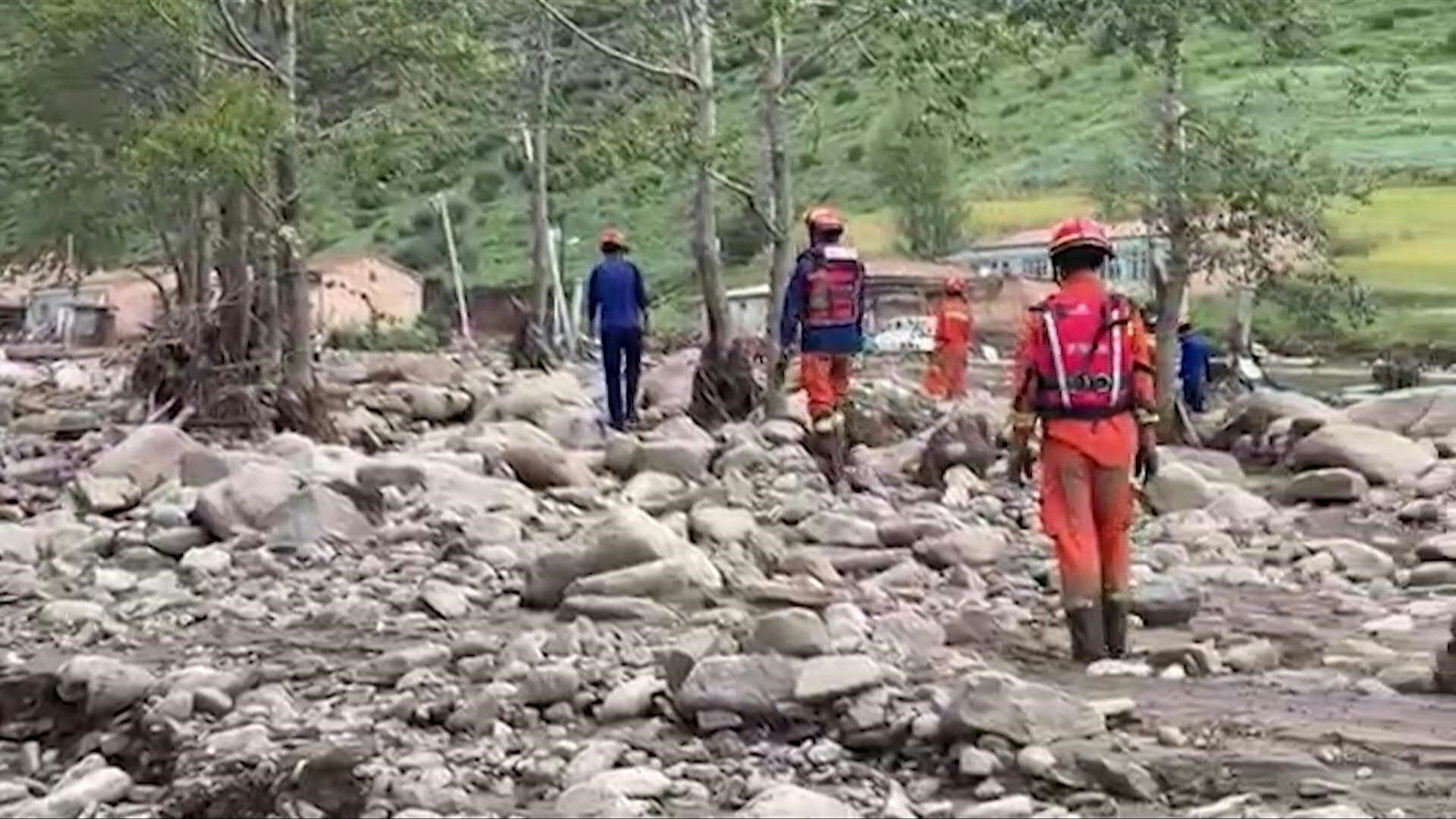Más de una decena de muertos y varias personas desaparecidas tras unas repentinas inundaciones en el noroeste de China que causaron deslizamientos de tierra y el cambio de curso de un río