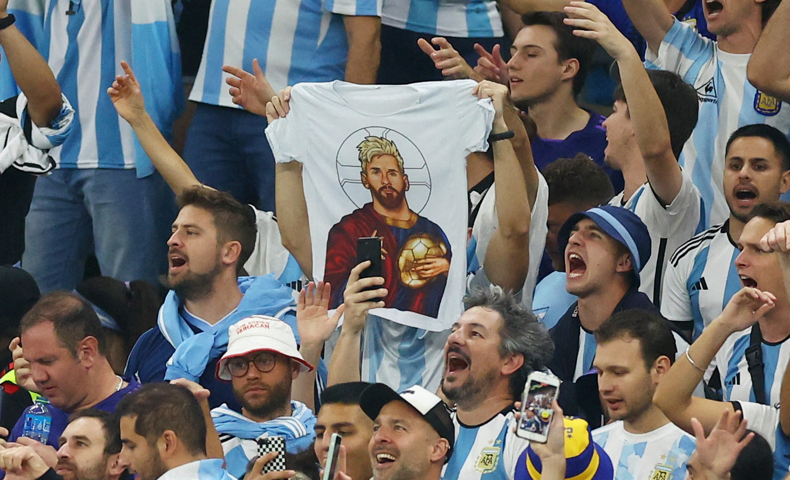 Los hinchas argentinos como siempre le dieron color a las tribunas 