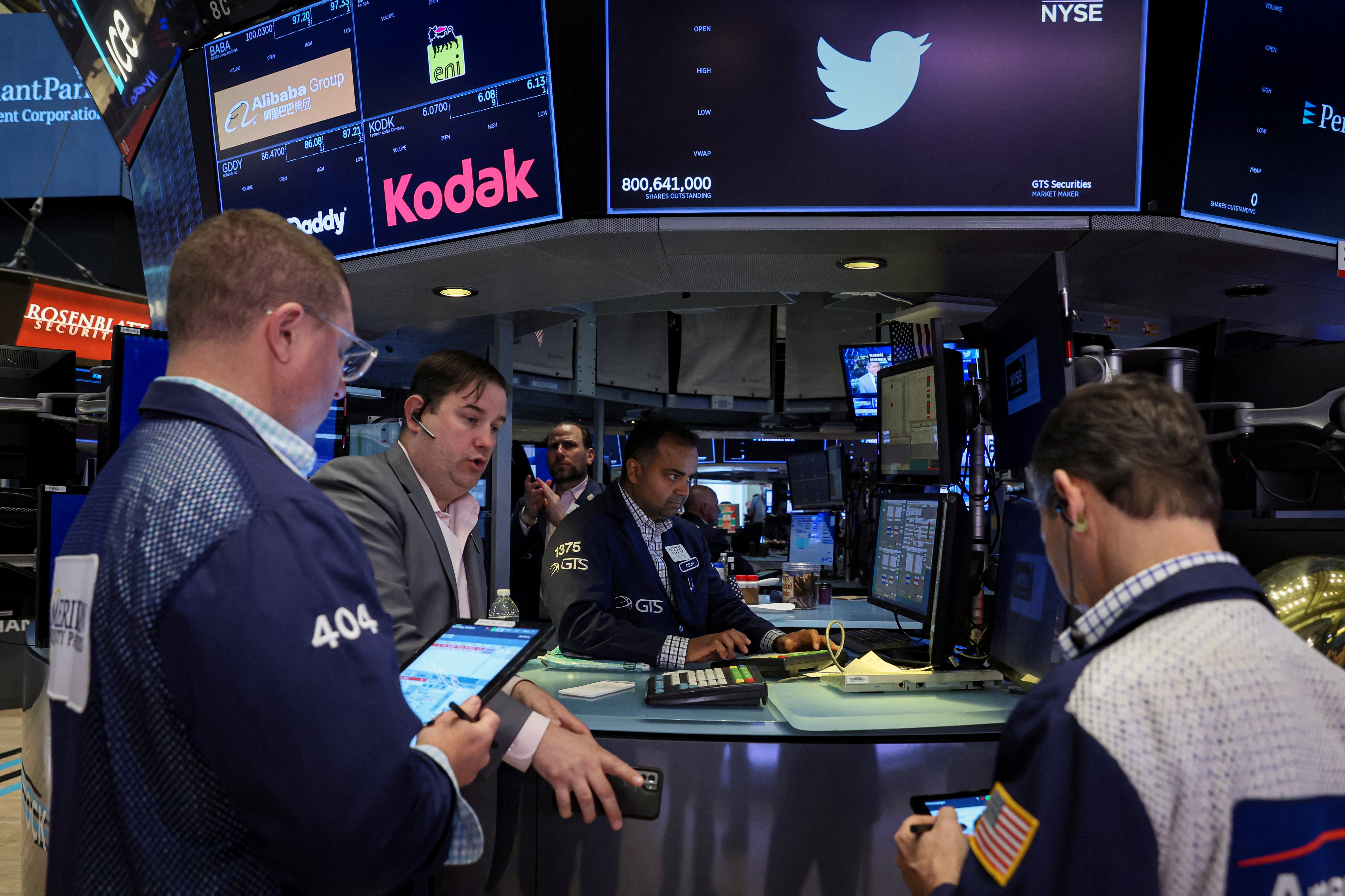 Las acciones de Twitter serán un punto muy sensible en los próximos días (REUTERS/Brendan McDermid)