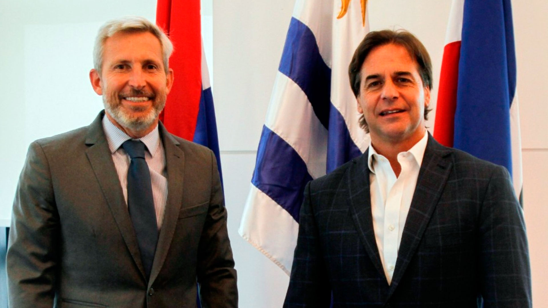 El presidente de Uruguay, Luis Lacalle Pou, y el diputado nacional Rogerio Frigerio