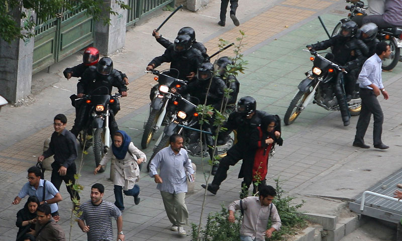 Represión de la policía iraní (AP)