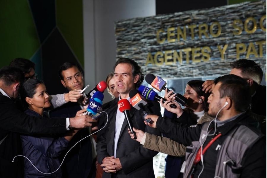 Federico Gutiérrez se reunió con líderes sociales y comunales en Bogotá a tan solo unos días de las elecciones