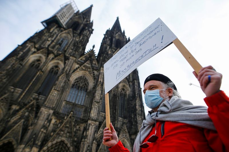 Condenaron a la Iglesia alemana a pagar 325.000 dólares a una víctima de abusos sexuales