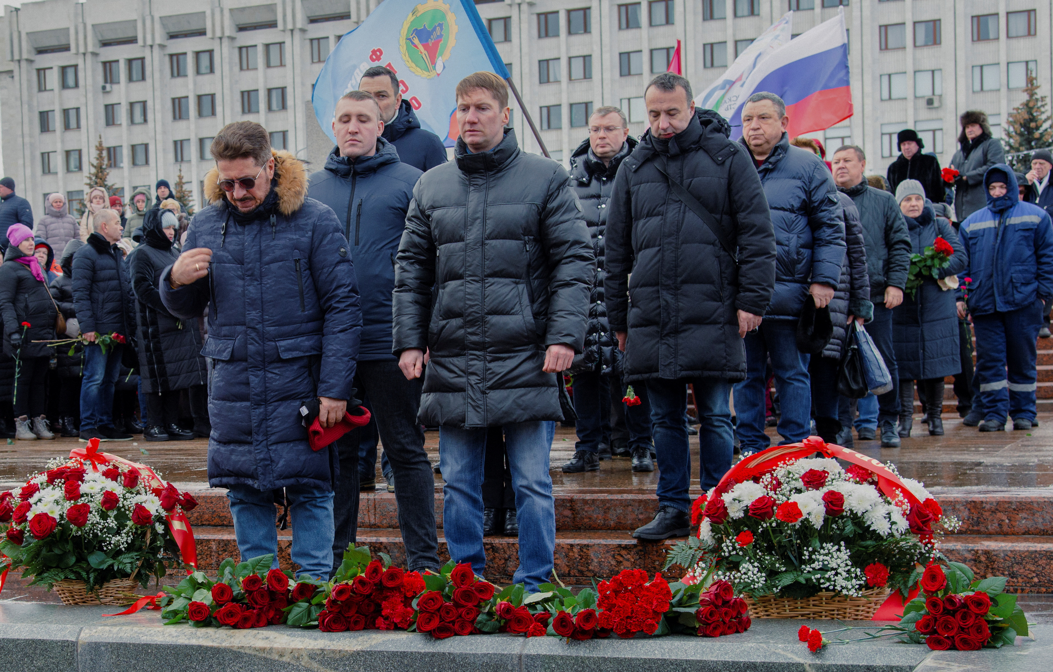 Ceremonia en memoria de los soldados que murieron en Makiivka, realizada en la región rusa de Samara (Reuters)