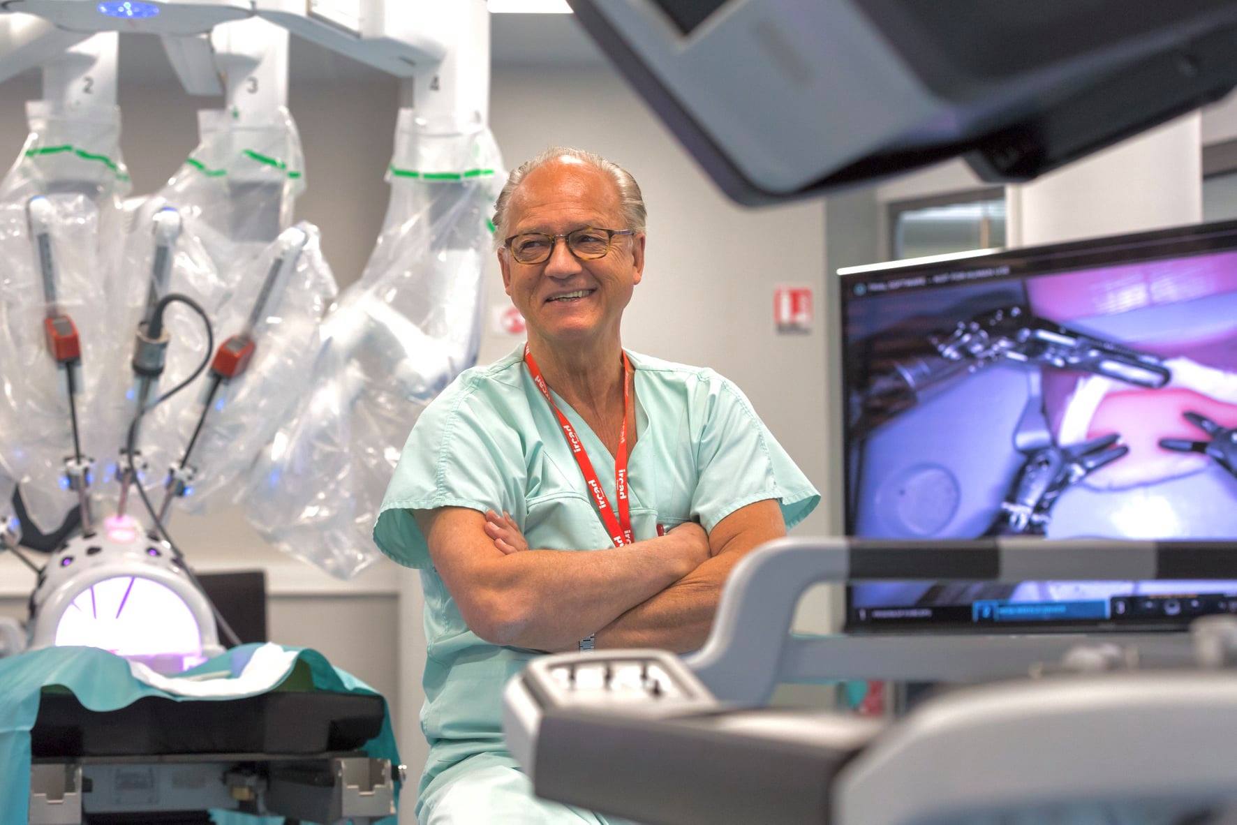 El éxito de las cirugías con robots e inteligencia artificial, según el médico que hizo la primera tele-operación transatlántica