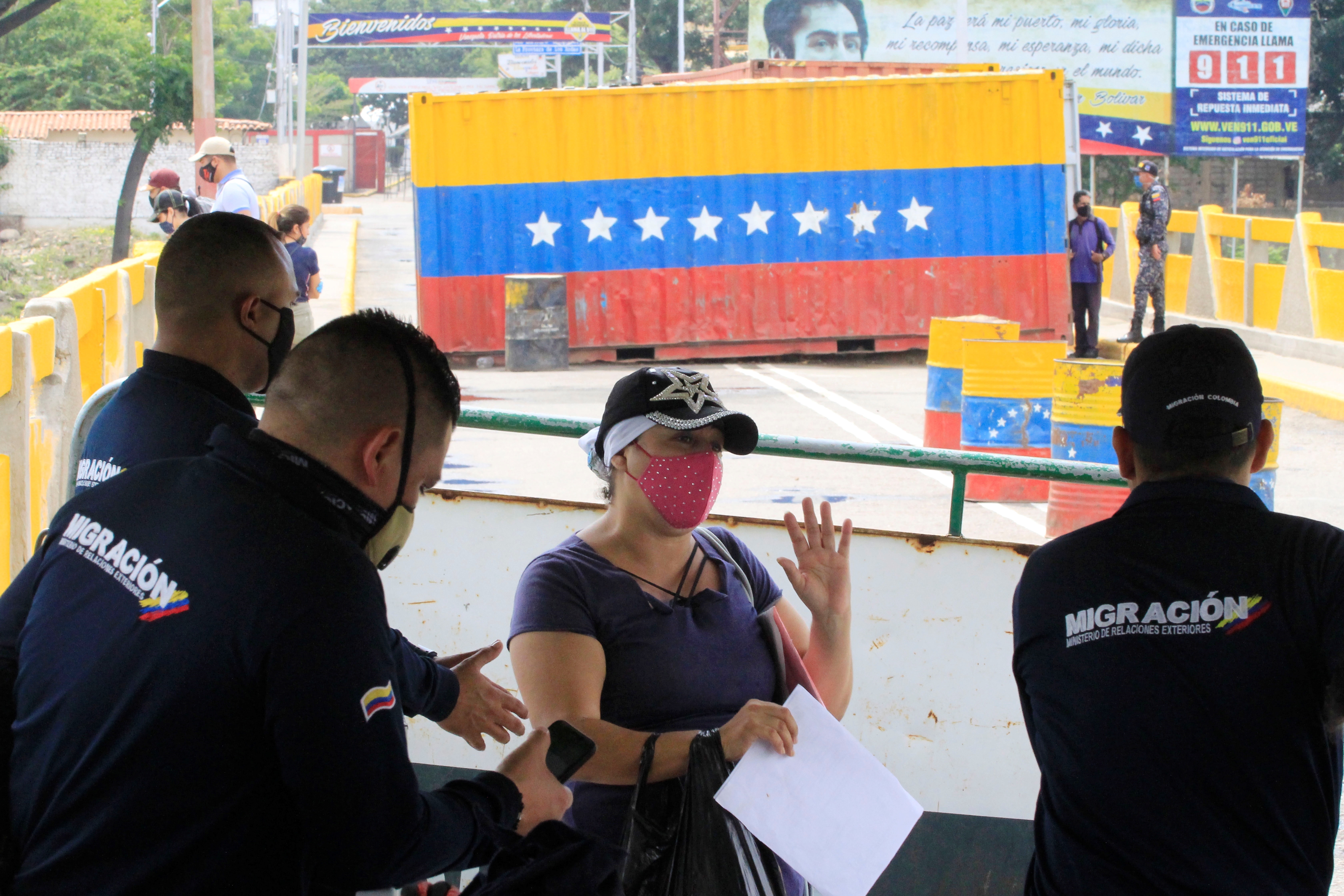 Unos 500 venezolanos en Colombia intentan pasar la frontera diariamente