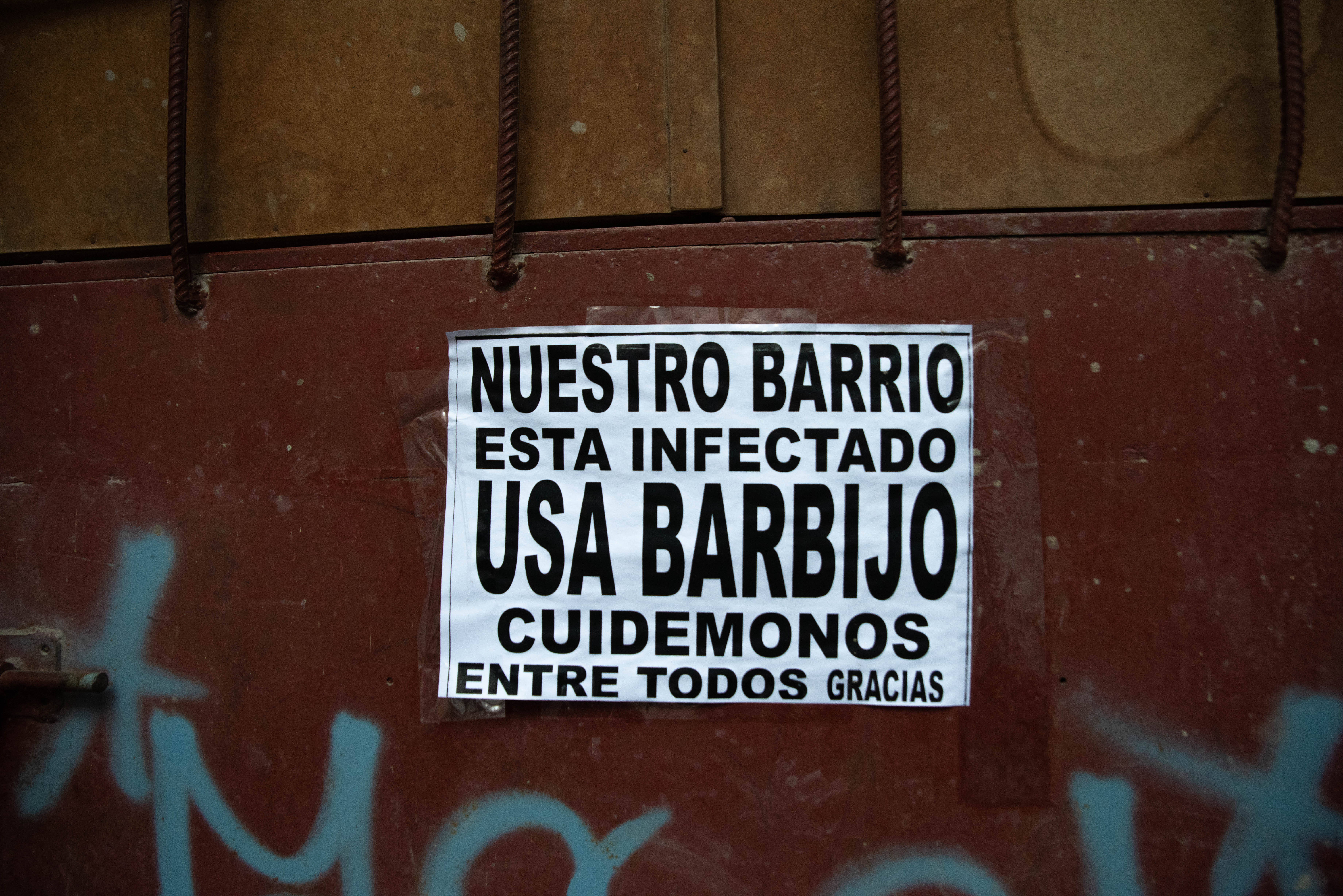 Una Brigada voluntaria de desinfección en la Villa 31, uno de los focos principales del COVID19 en la Ciudad de Buenos Aires.  (Foto: Franco Fafasuli)