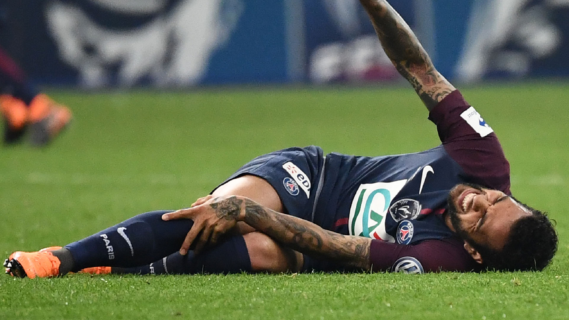 (AFP) Dani Alves injured in French Cup final