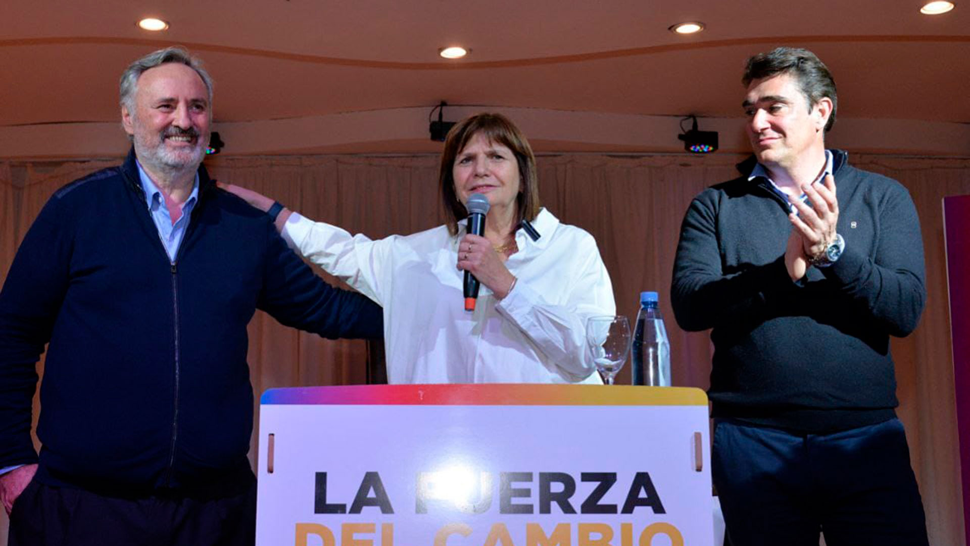 Patricia Bullrich, con Joaquín de la Torre y Javier Iguacel, en plenario bonaerense realizado en Olivos