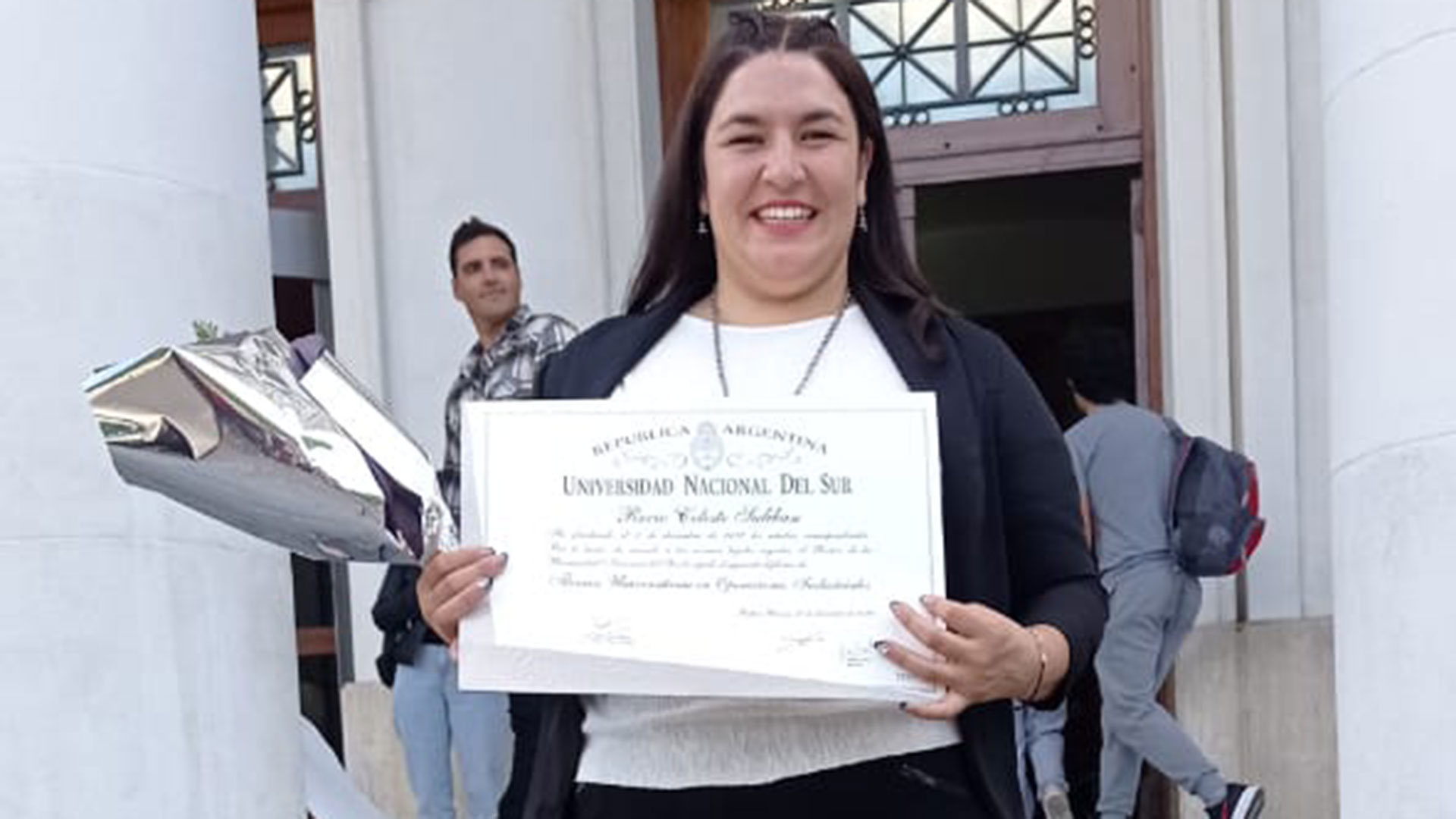 Rocío Suliban orgullosa de su título universitario