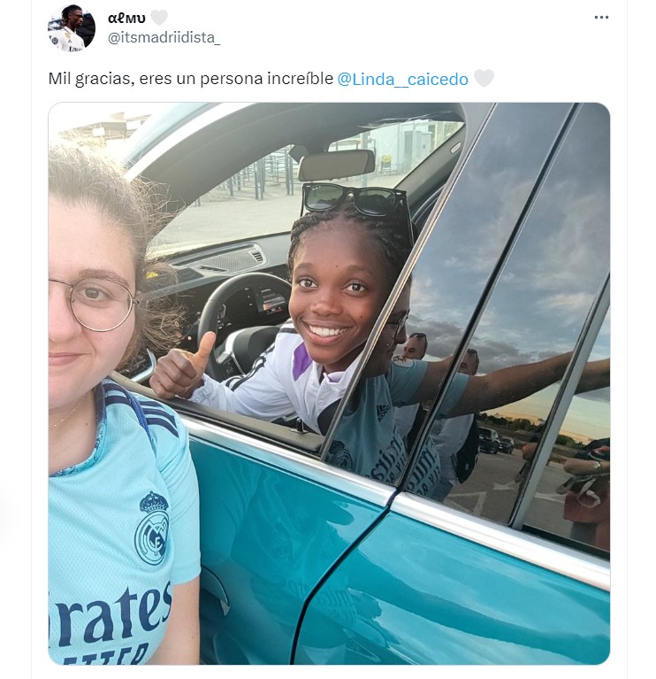 Linda Caicedo se tomó una foto con una aficionada y presentó la camioneta que le regaló el Real Madrid. Twitter @itsmadriidista_