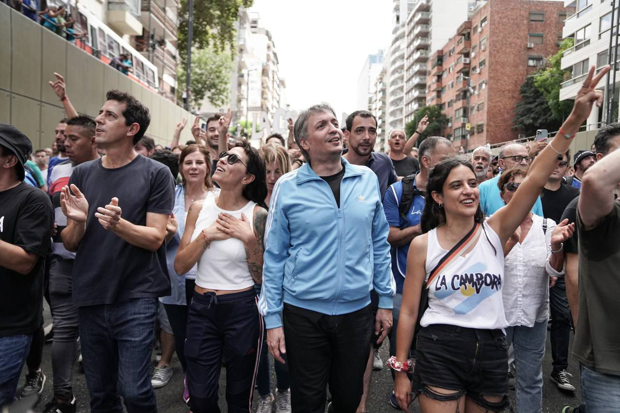 Lucía Cámpora a la izquierda de Máximo Kirchner 
