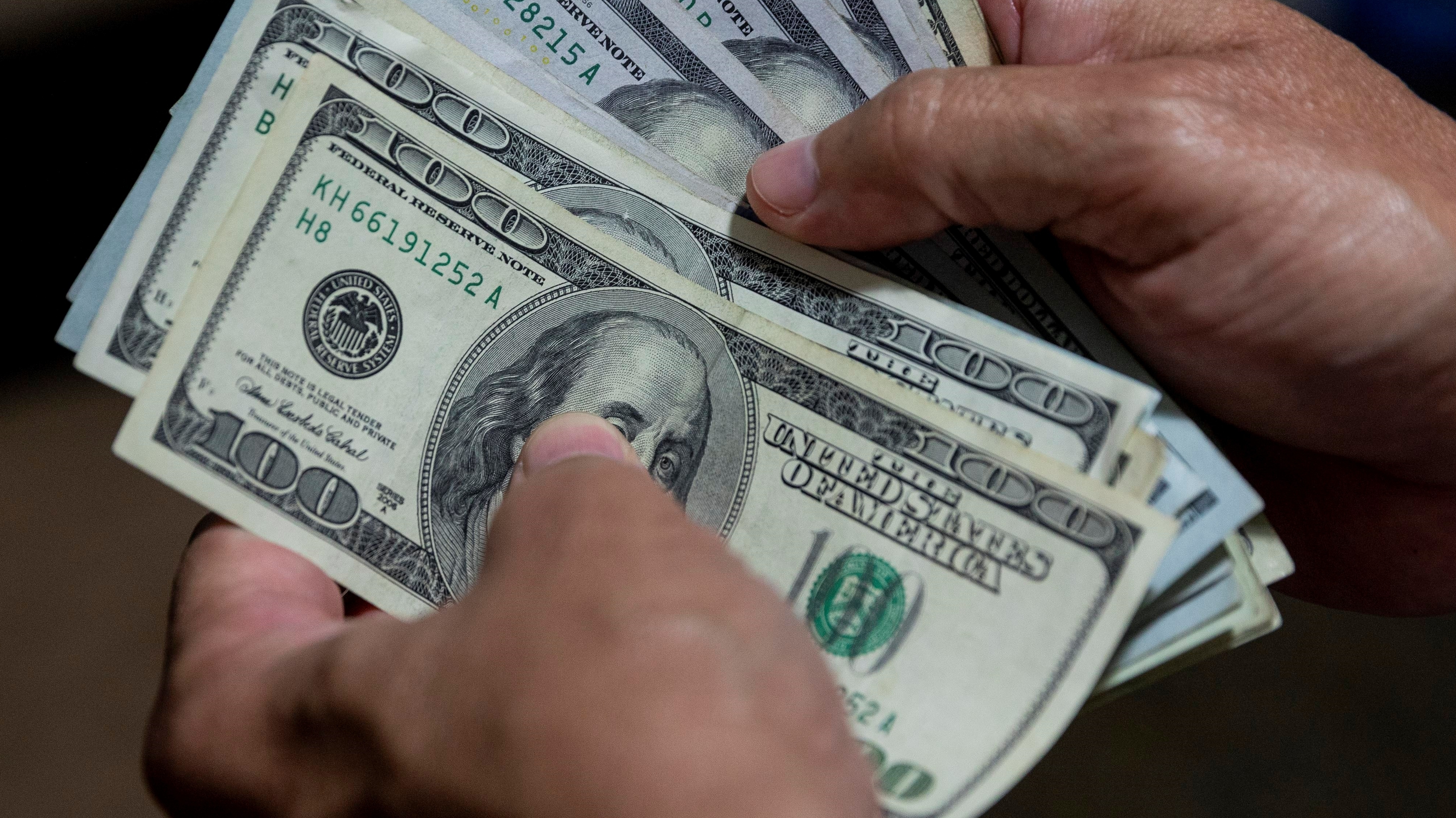 Dólar hoy: la cotización libre se negocia sin cambios a $208