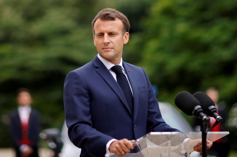 El presidente francés, Emmanuel Macron, asiste a una declaración conjunta con la presidenta de la Comisión Europea, Ursula von der Leyen (no se ve) en el Palacio del Elíseo en París, Francia, el 23 de junio de 2021. REUTERS/Gonzalo Fuentes