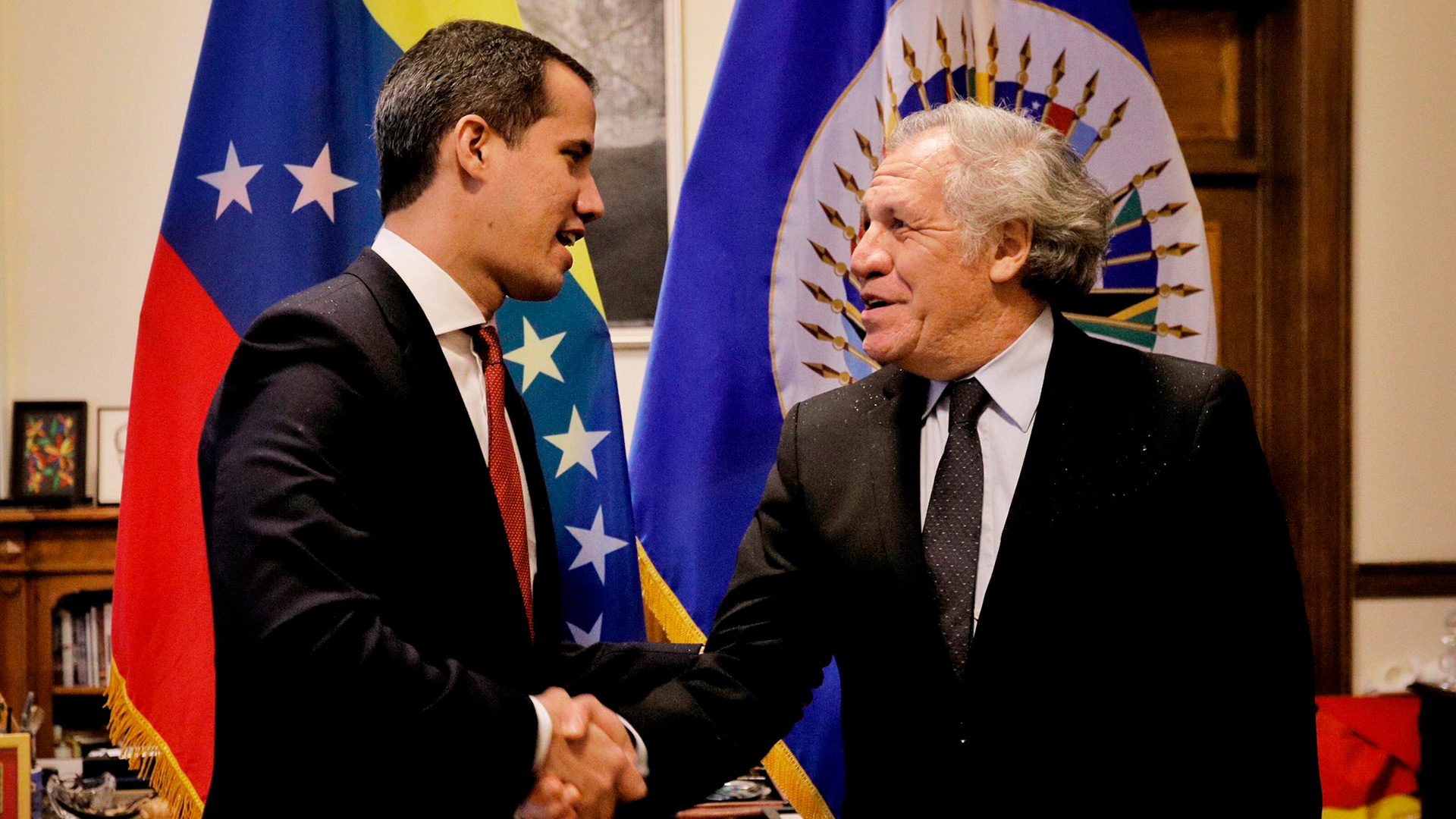 El presidente interino de Venezuela, Juan Guaidó y el secretario general de la OEA, Luis Almmagro