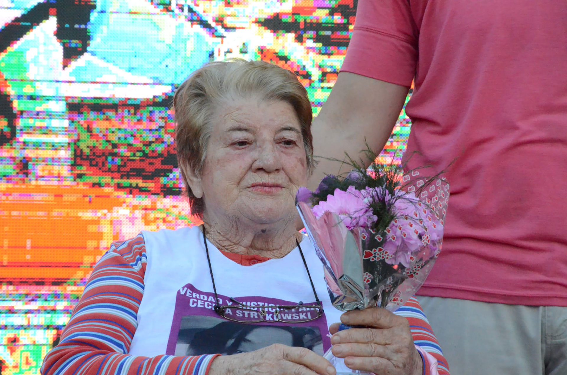 Debido al calor, Mercedes Valois Flores, la tía abuela de Cecilia, se descompensó al final de la marcha