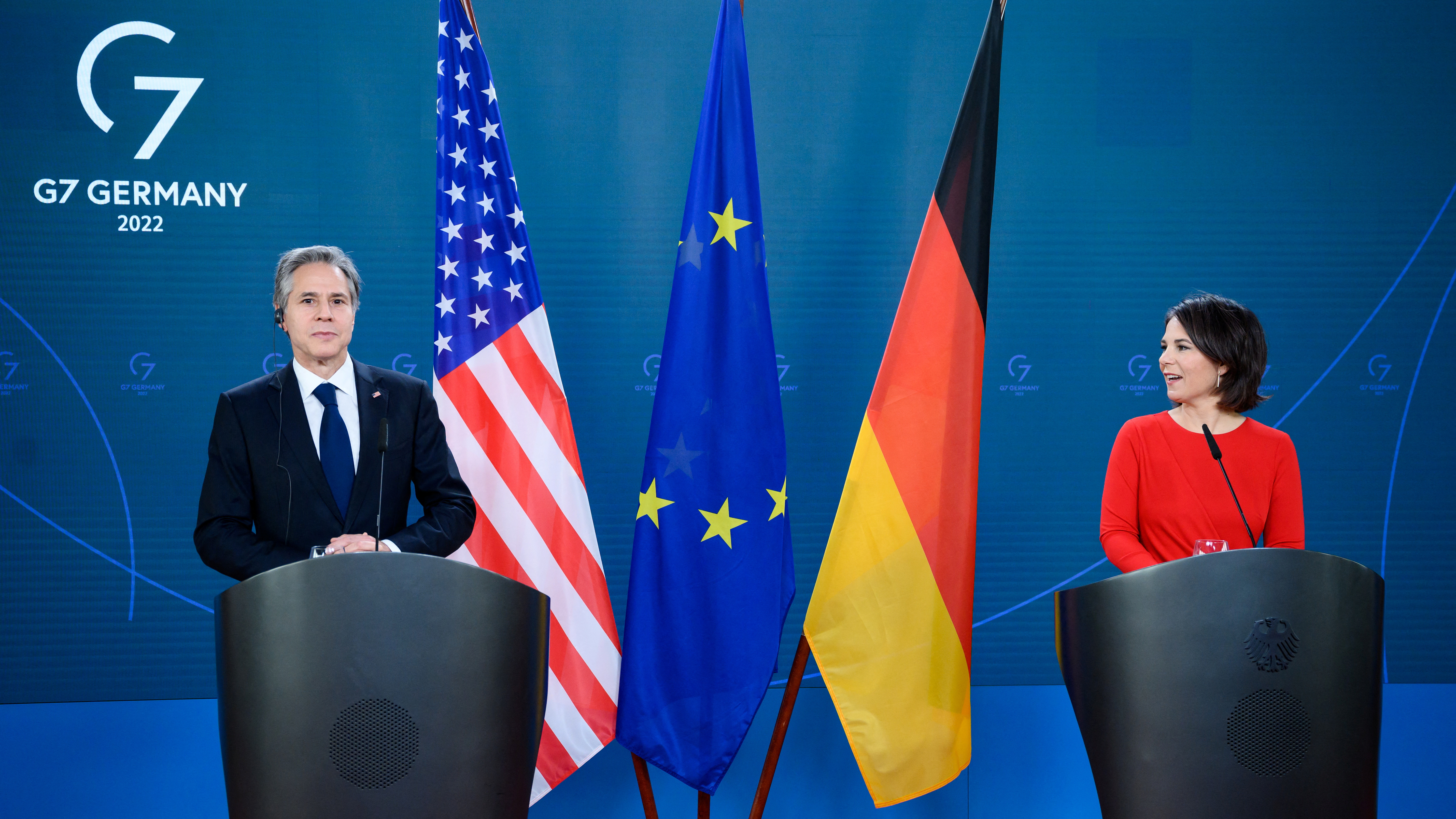 La ministra de Asuntos Exteriores alemana, Annalena Baerbock, y el secretario de Estado estadounidense, Antony Blinken, se dirigen a los medios de comunicación tras una reunión sobre la crisis alimentaria mundial, en el Ministerio de Asuntos Exteriores en Berlín, Alemania, el 24 de junio de 2022. Bernd von Jutrczenka/Pool vía REUTERS