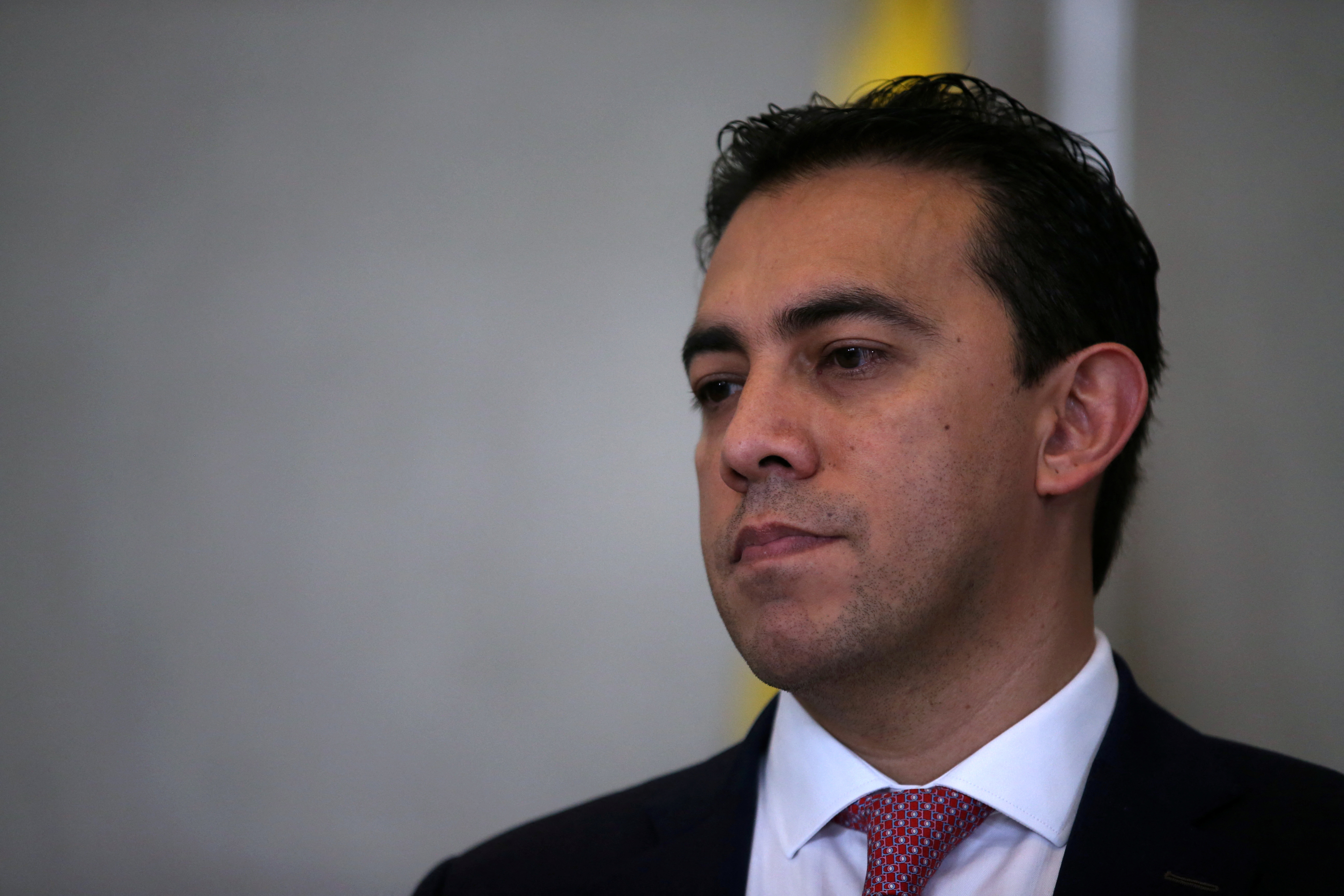 A un mes de la elecciones presidenciales, Alexander Vega pide no ser removido de su cargo