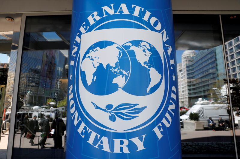 El logo del FMI en la fachada de su sede central, en Washington REUTERS/Yuri Gripas