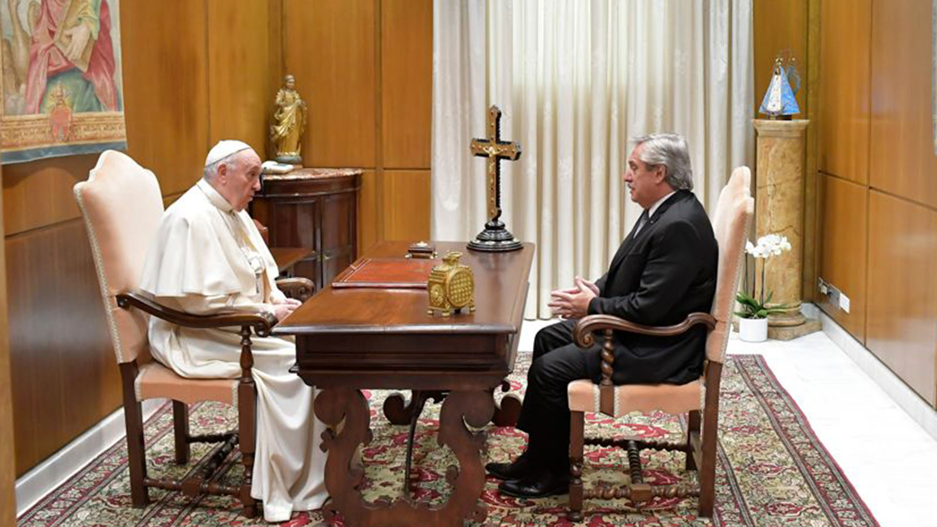 Alberto Fernández y el Papa Francisco en el Vaticano