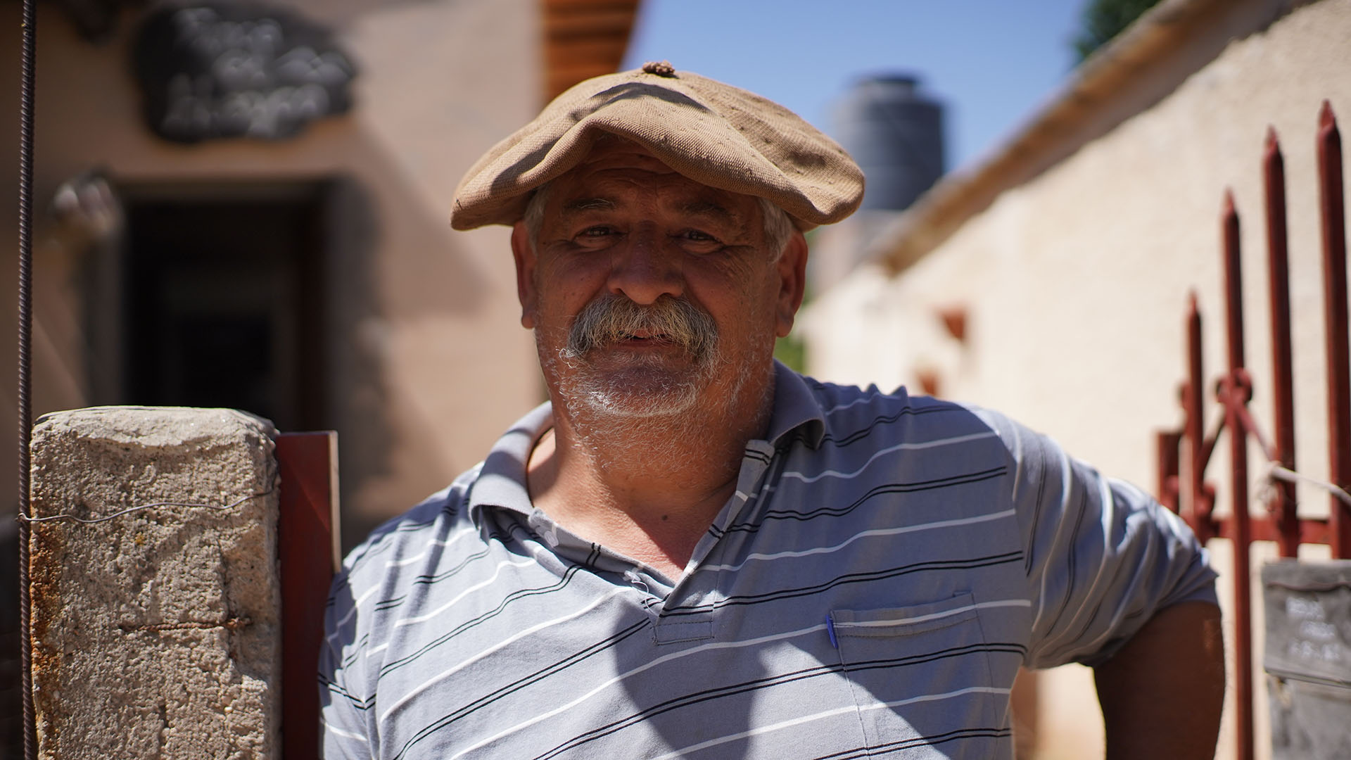 Después de viajar alrededor del mundo, encontró su lugar muy lejos de su país natal en la provincia de La Rioja