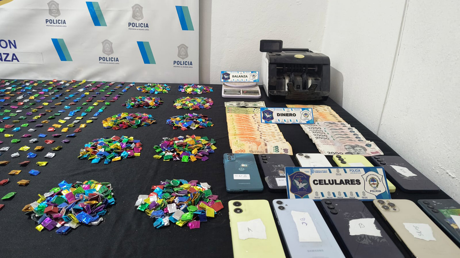 El Grammy a la mejor tapa de álbum regresa tras 50 años: Bad Bunny, Wet Leg y los nuevos universos visuales de la música pop 