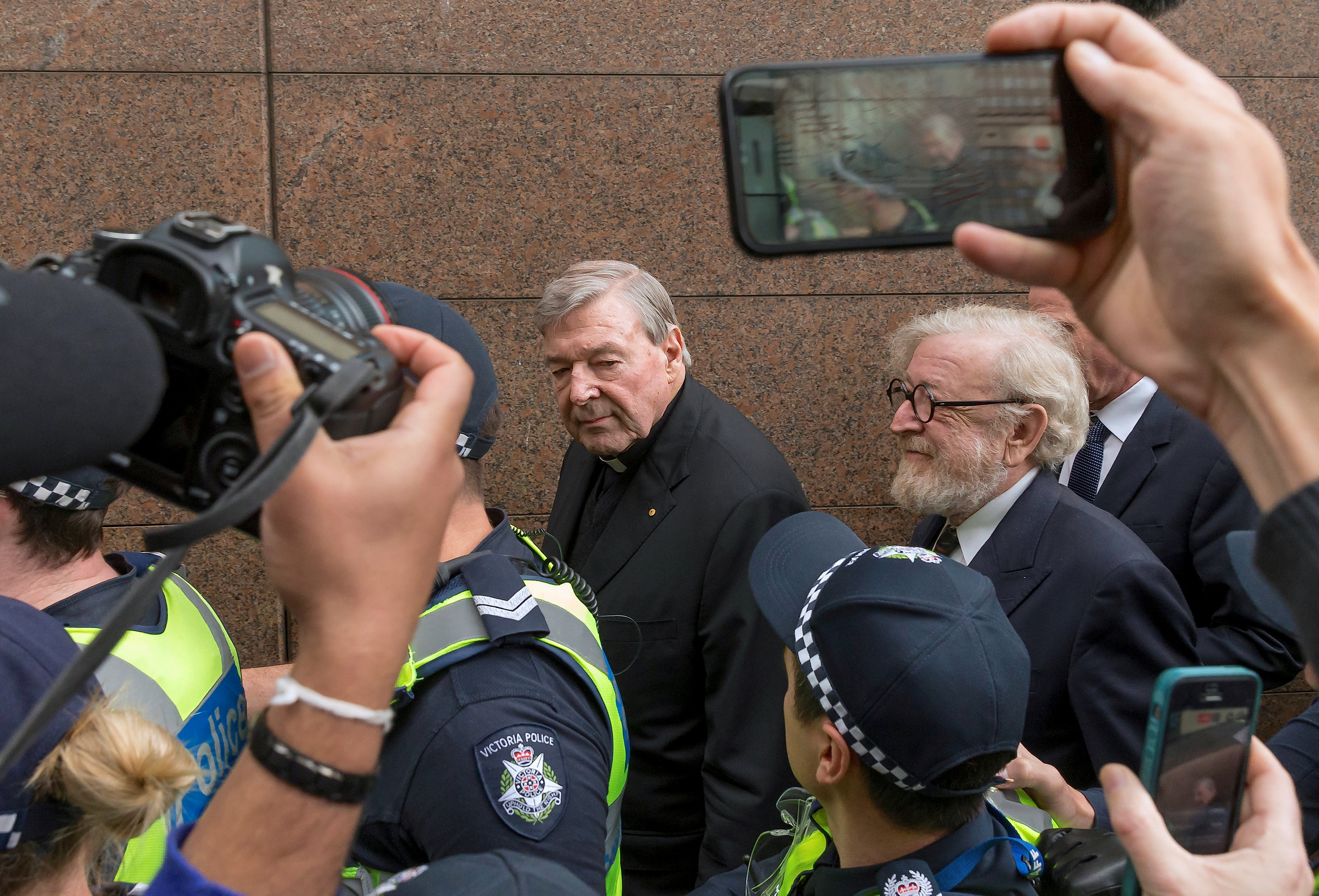 George Pell fue condenado en Australia por supuestos abusos sexuales a dos menores en la década de 1990 y pasó 400 días en la cárcel (REUTERS)