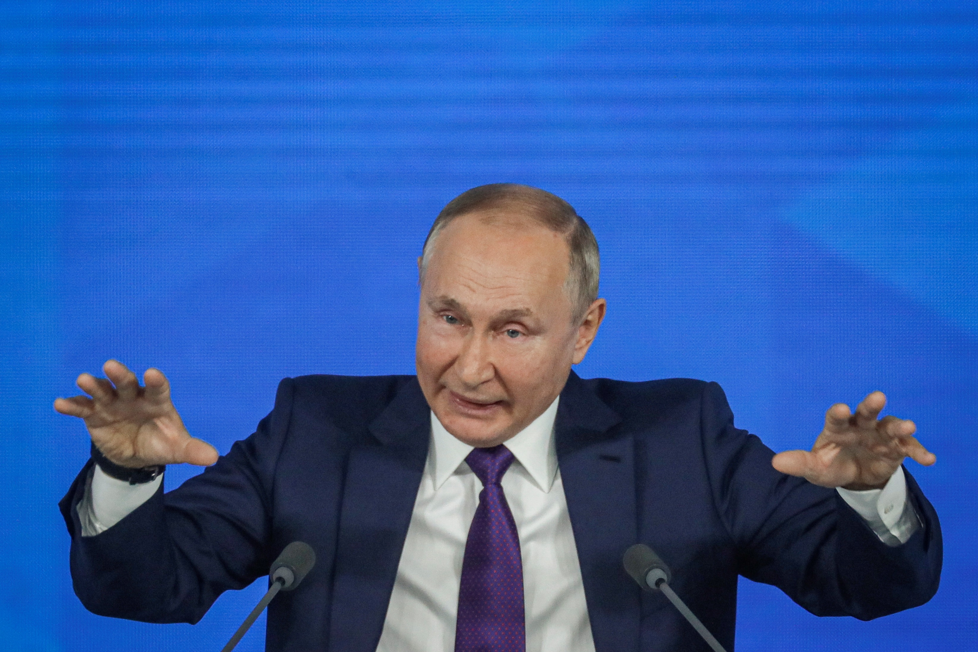 El presidente ruso, Vladimir Putin, durante su conferencia de prensa anual, ofrecida este jueves en Moscú. EFE/EPA/YURI KOCHETKOV
