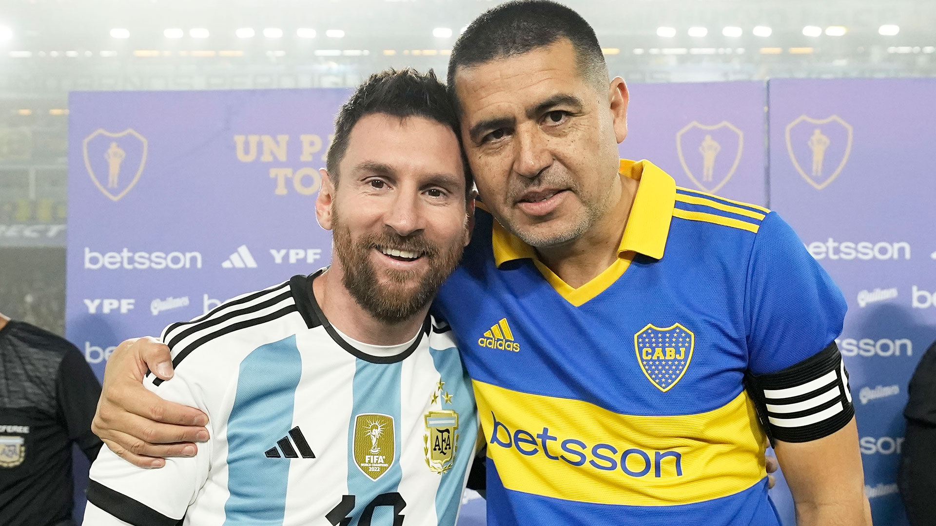Messi y Riquelme festejaron su cumpleaños juntos en la Bombonera (FotoBaires)