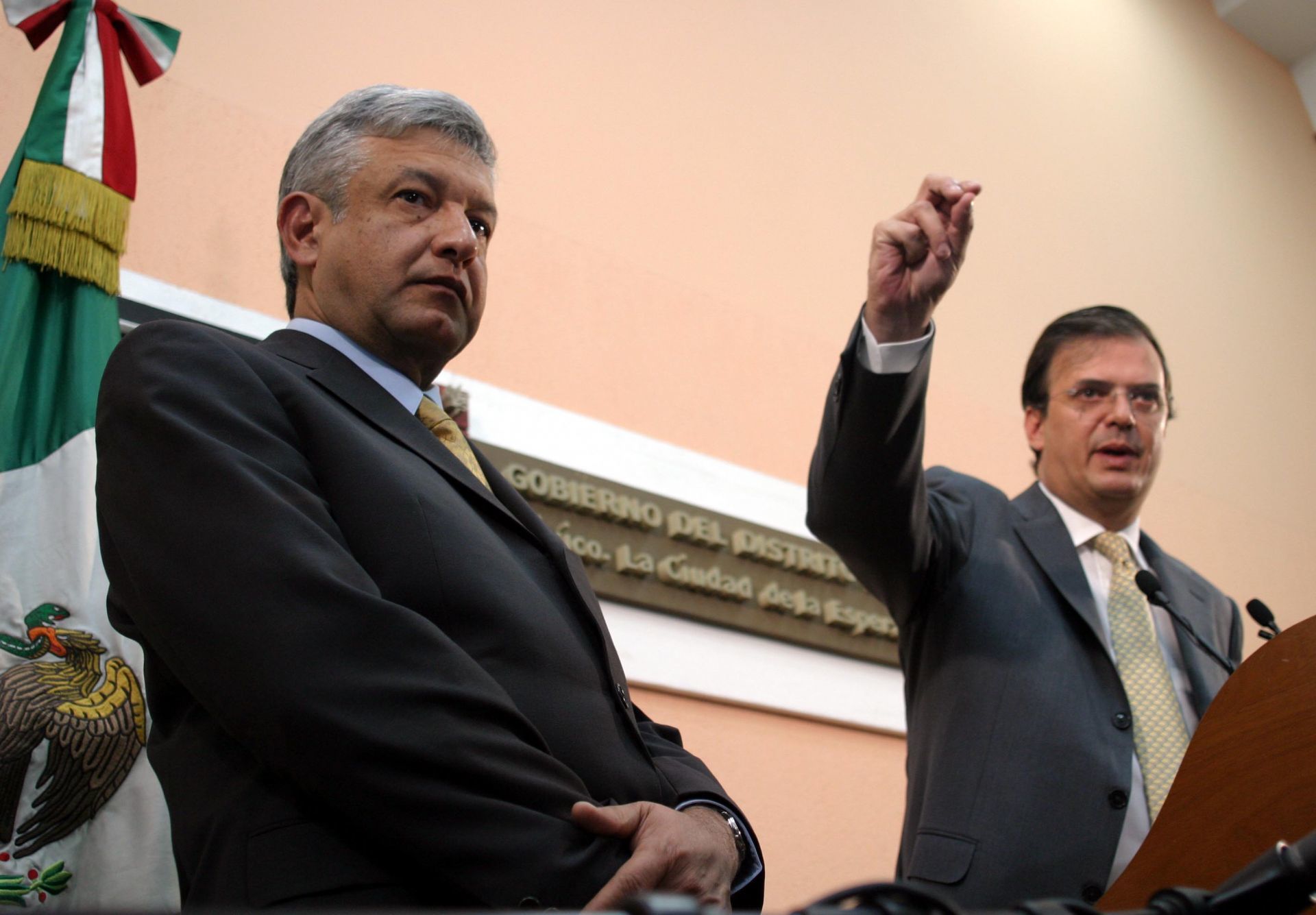 López Obrador y Ebrard en 2004 (Foto: Cuartoscuro)