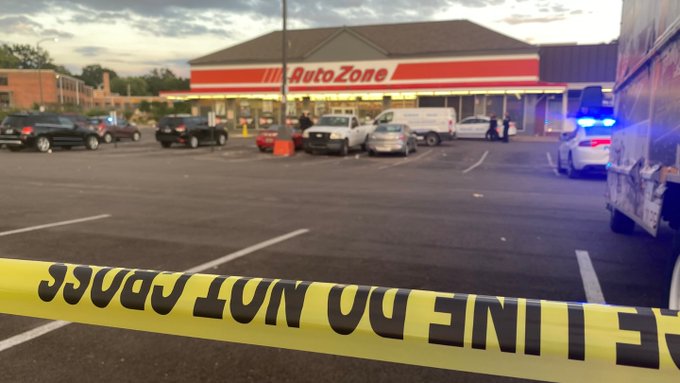El local comercial AutoZone en Memphis donde una persona fue asesinada por Kelly mientras transmitía en vivo