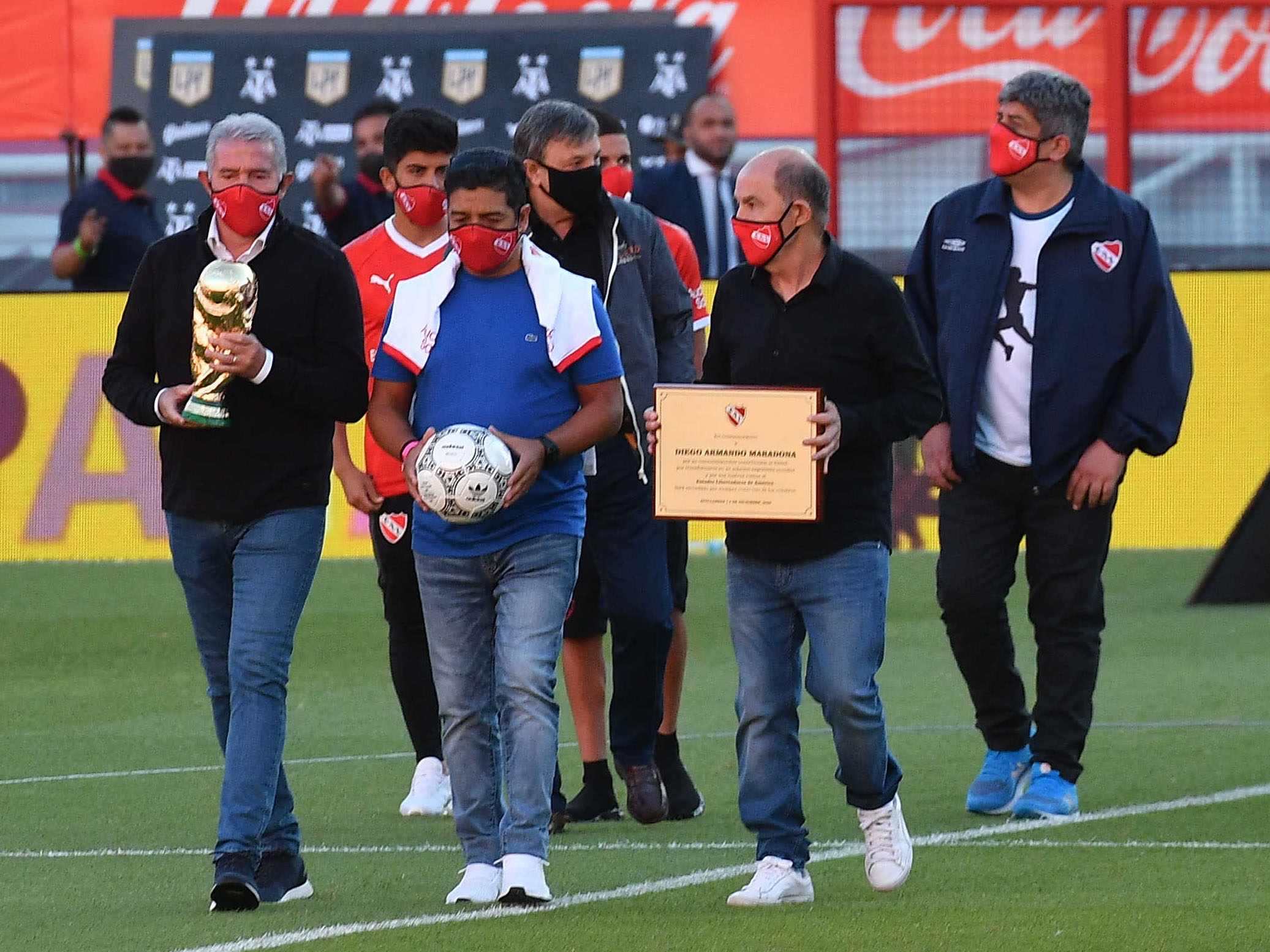 Burruchaga, Lalo Maradona y Bochini homenajearon a Diego.