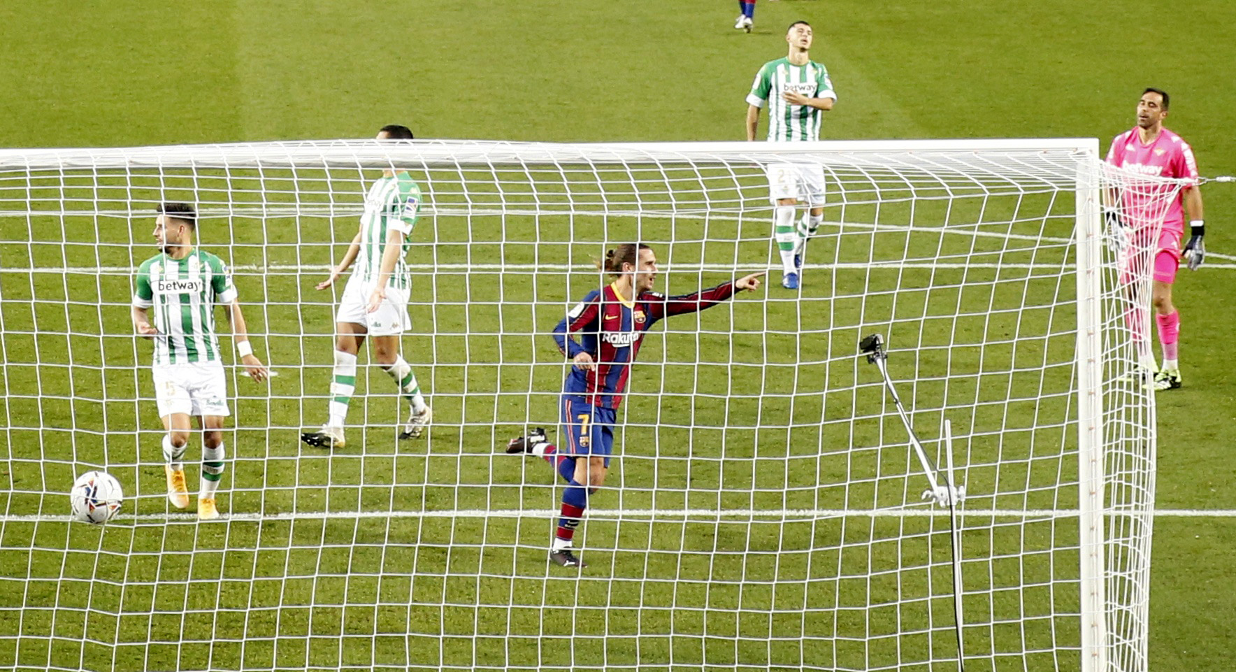 El francés convirtió en la goleada del Barcelona contra el Betis - REUTERS/Albert Gea