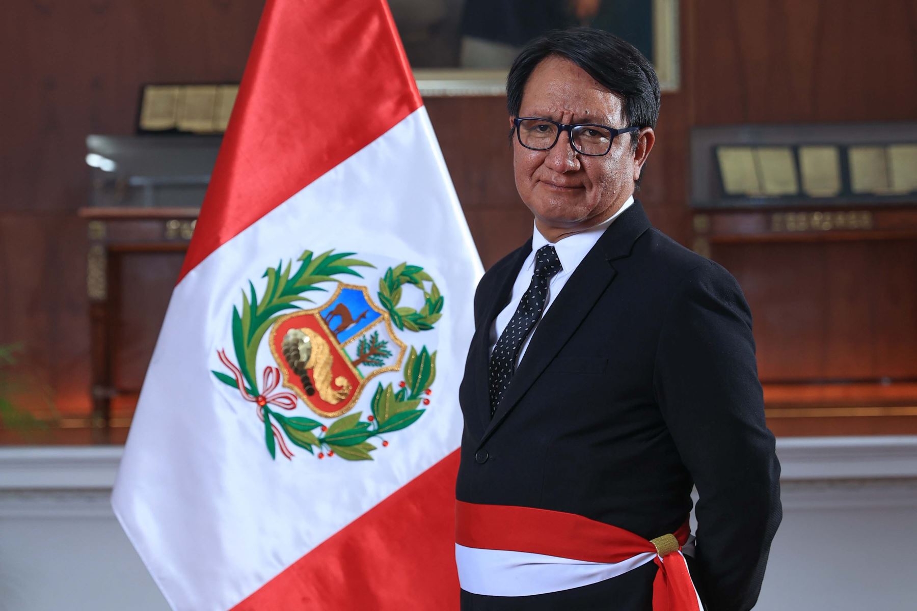 El nuevo titular del Ministerio de Cultura es licenciado en Literatura Peruana y Latinoamericana de Facultad de Humanidades de la Universidad Nacional Mayor de San Marcos.