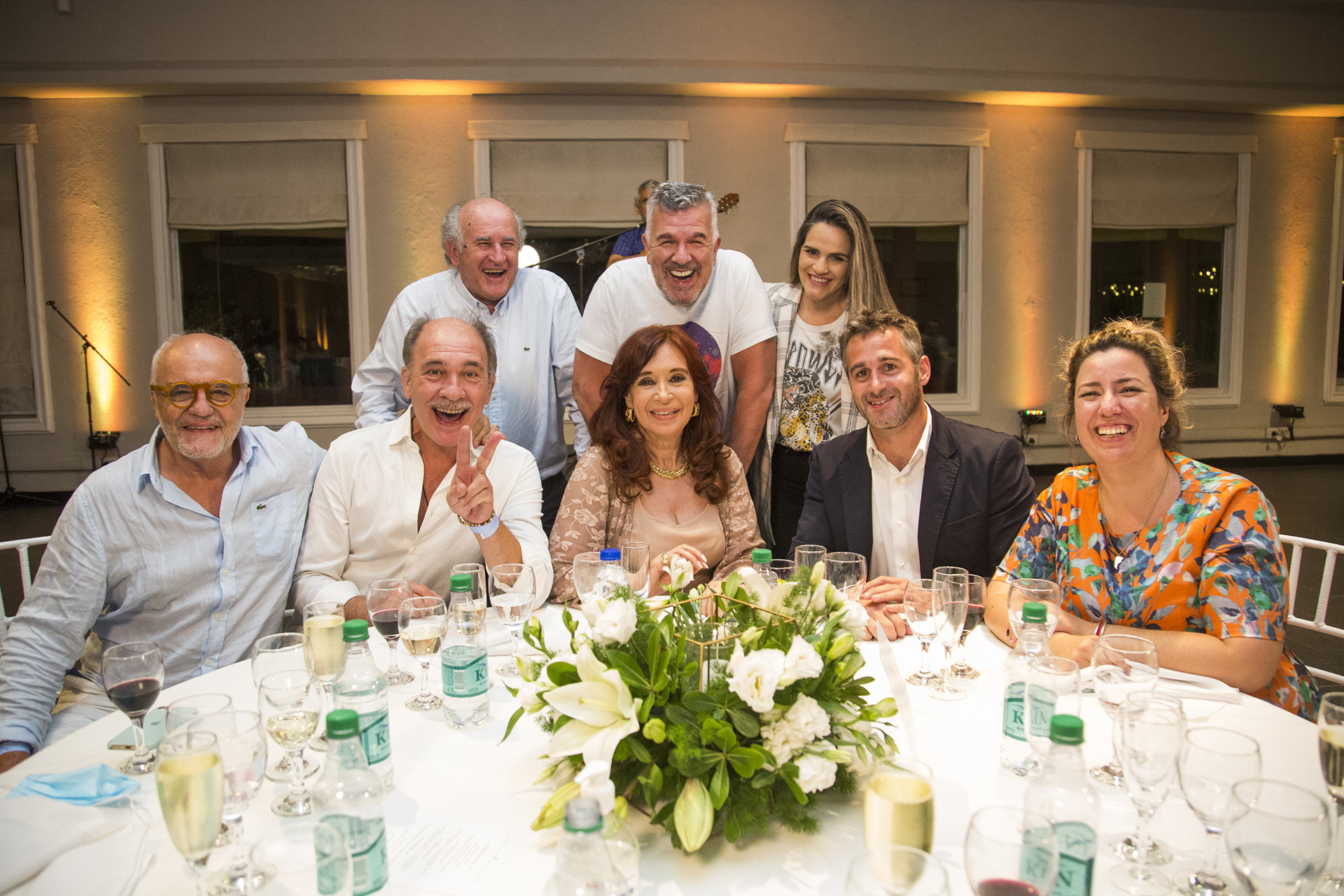 Cristina Kirchner y Oscar Parrilli junto a los actores y actrices 