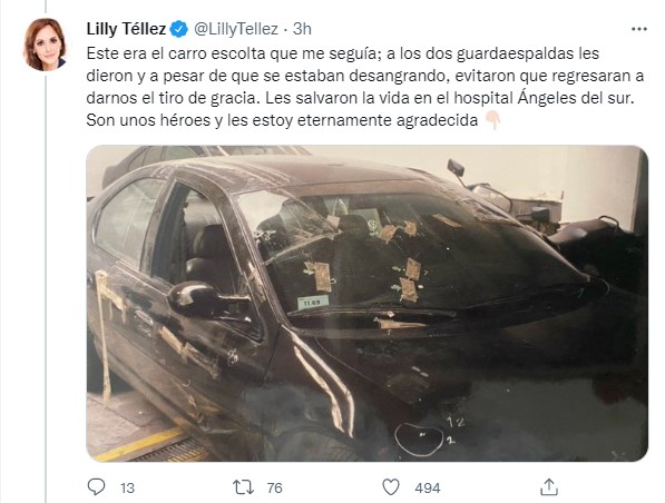 El carro escolta que la seguía también fue atacado (Foto: Twitter/@LillyTellez)