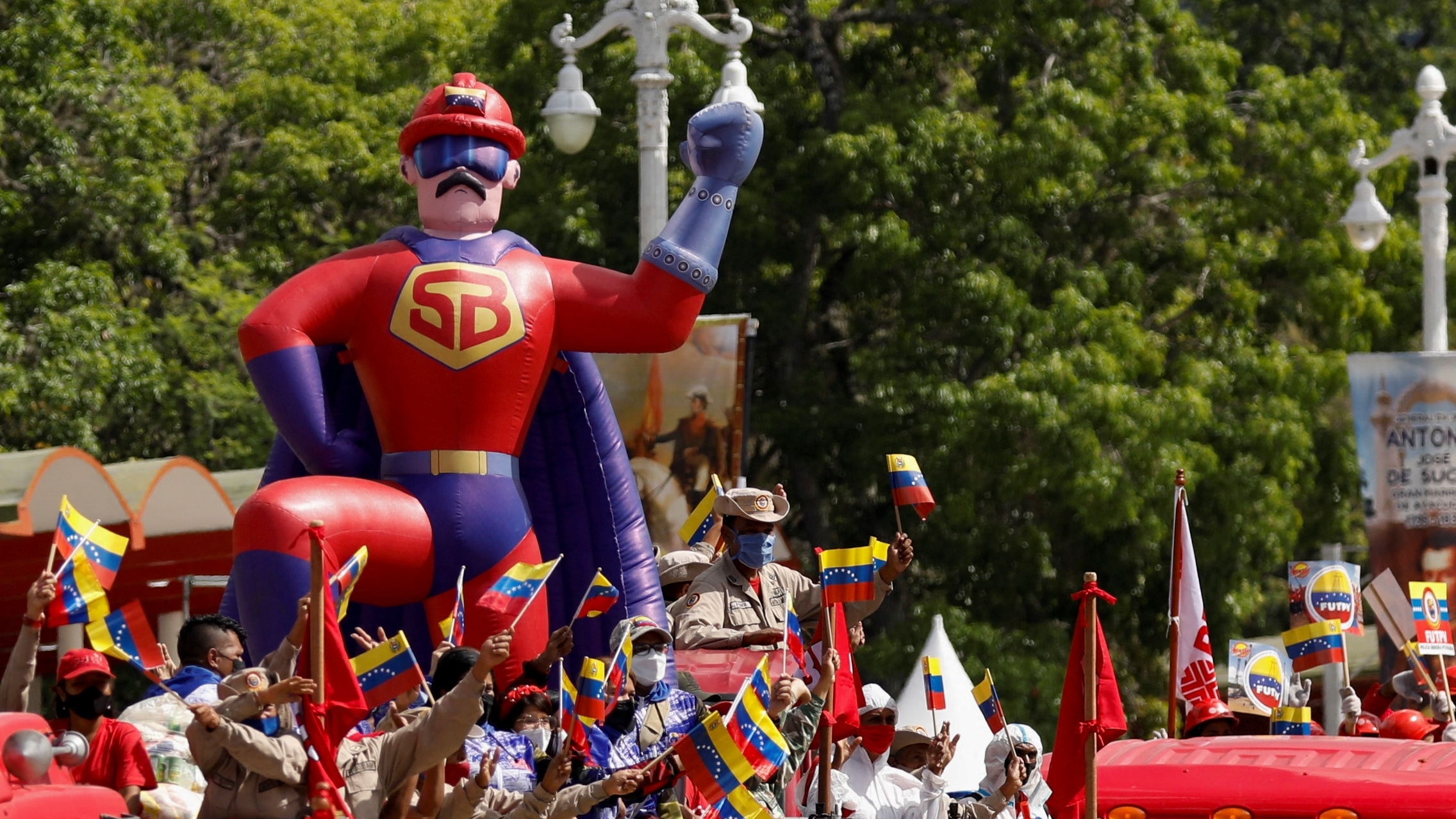 Maduro ridiculizó la celebración del Día de la Independencia de Venezuela: el dictador se ausentó y en su lugar hizo desfilar un muñeco de “Súper Bigote”