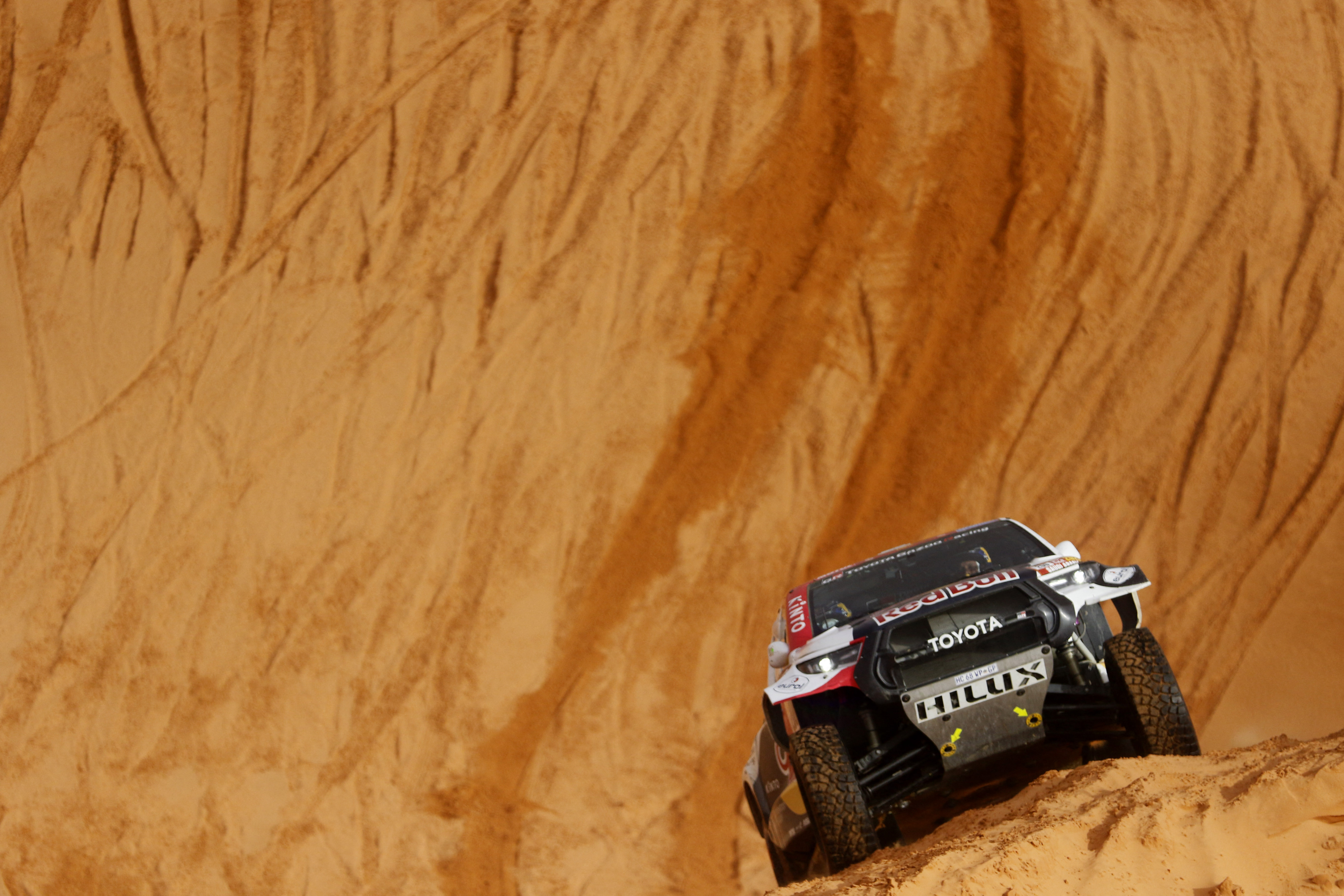 Nasser Al-Attiyah se encamina a su quinto triunfo en el Rally Dakar (REUTERS/Hamad I Mohammed)