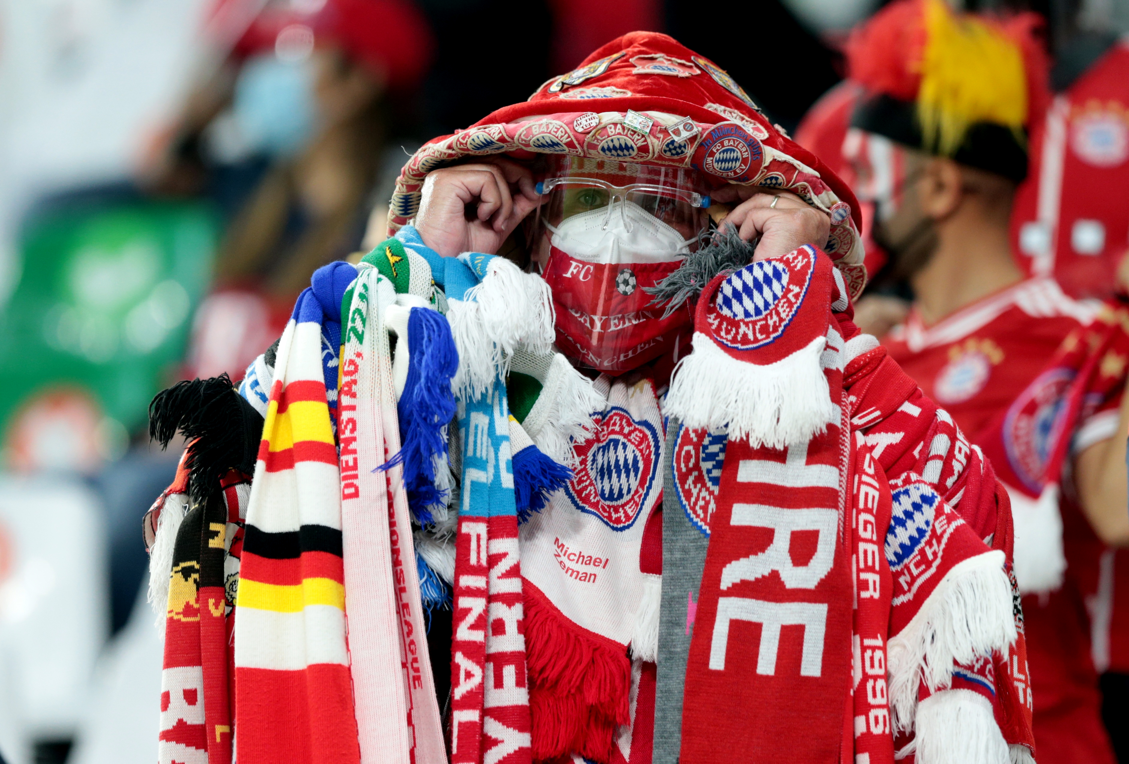 Seguidor del Bayern Múnich. Estadio Ciudad de la Educación en Rayán, Catar