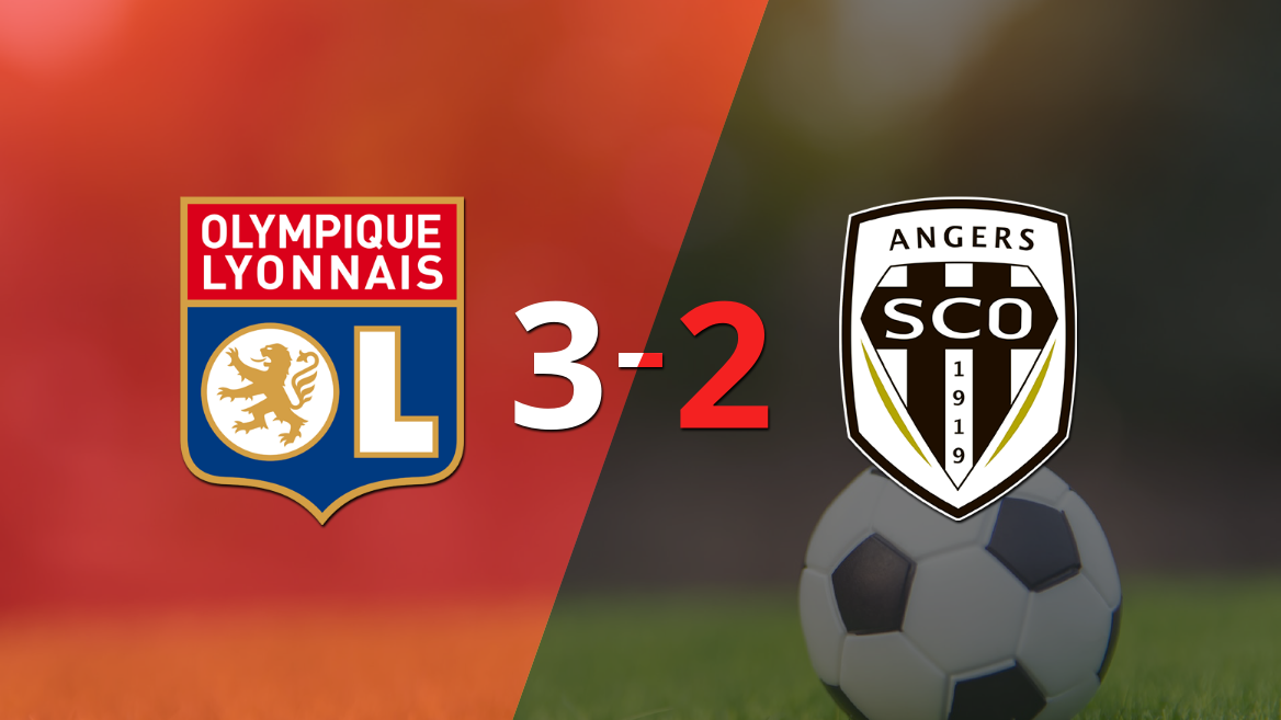 Moussa Dembélé marca un doblete en la victoria 3-2 de Olympique Lyon ante Angers