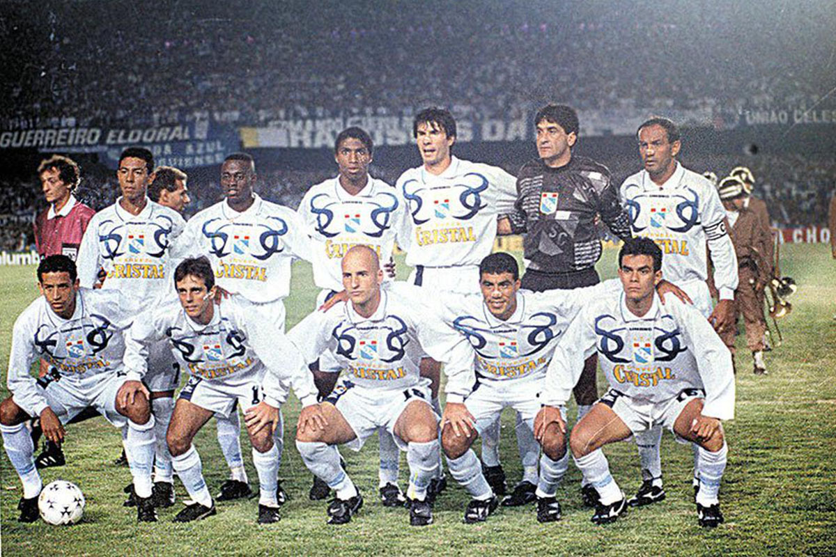 Sporting Cristal y el equipo con el que jugó en la Copa Libertadores de 1997. | Foto: Difusión