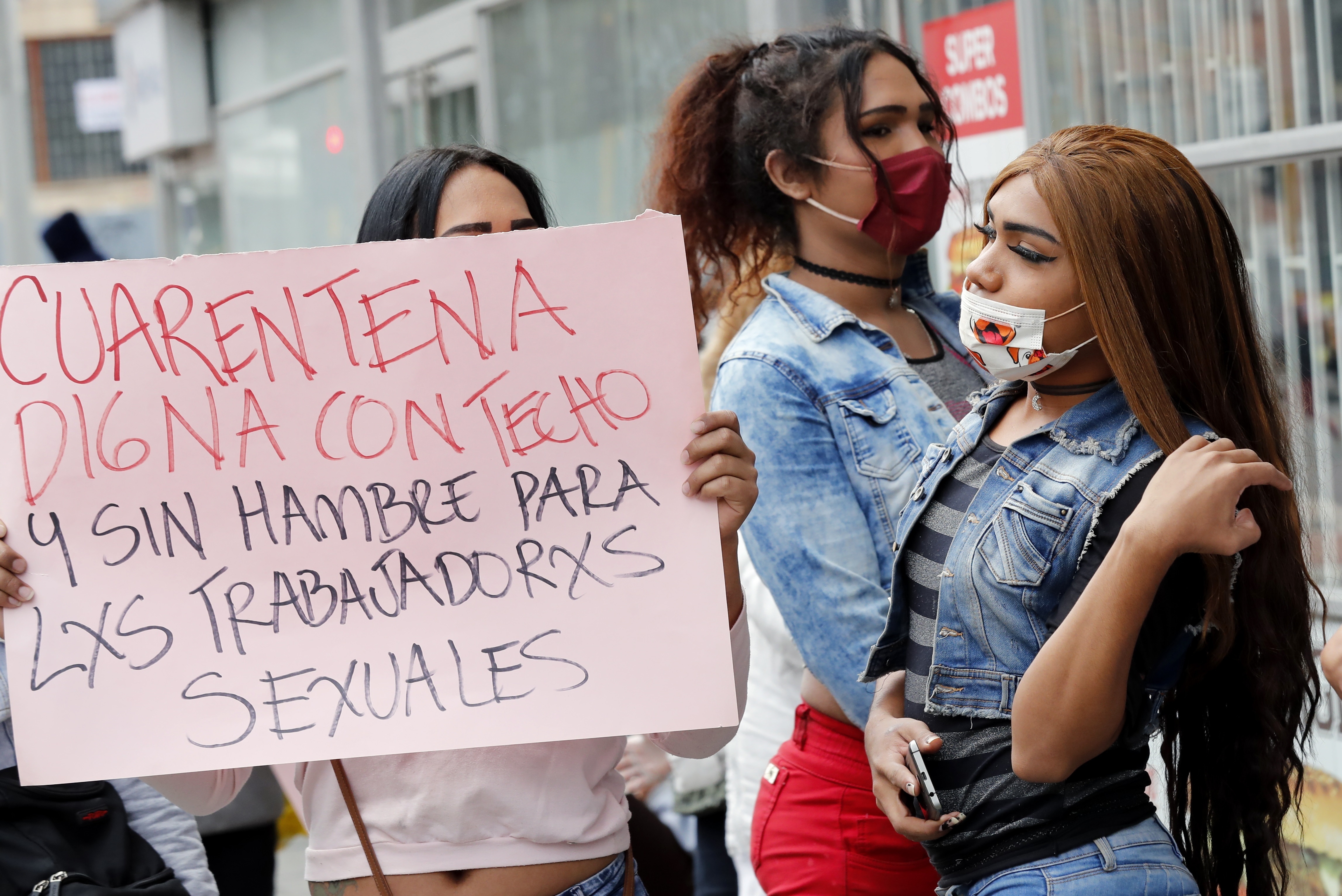 Las trabajadoras sexuales han sido una de las poblaciones que más ha sido afectada por la pandemia y no han recibido ayuda estatal. EFE/Mauricio Dueñas/Archivo
