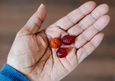 Muchos adultos proporcionan estas gomitas de melatonina, sin restricciones a los menores