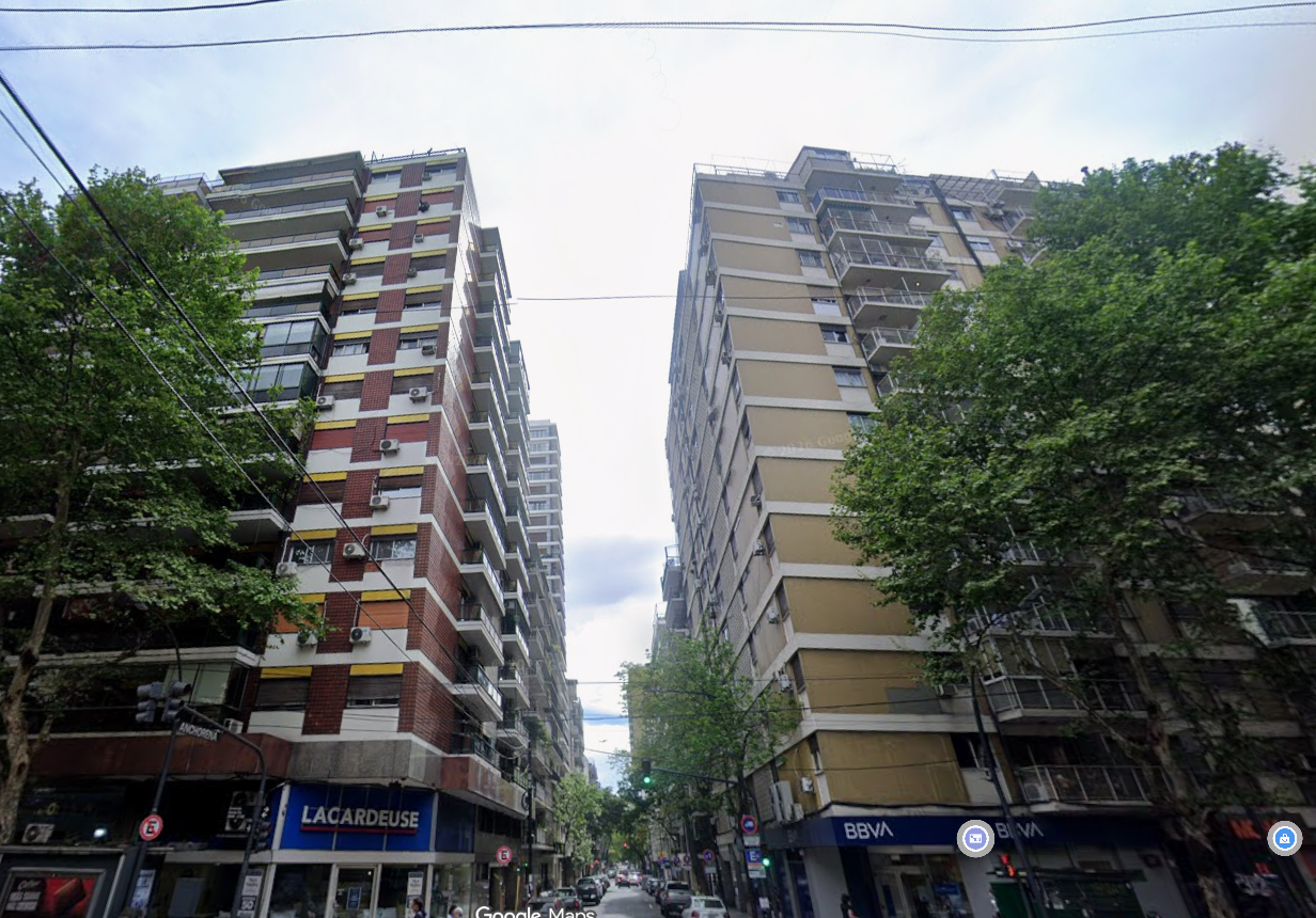 Dos hombres atrincherados en un departamento de Recoleta: la polic&iacute;a entr&oacute; por la ventana de un piso 14 para reducirlos