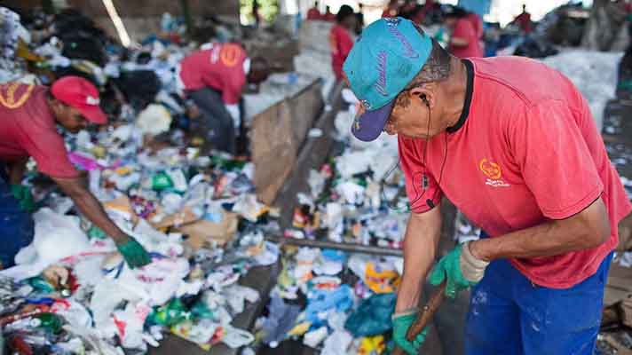 En Brasil, el Movimento Nacional dos Catadores de Materiais Recicláveis (MNCR) fue parte de una ley de residuos que dio lugar a la logística inversa: las empresas pagan por los residuos que generan y aportan al reciclaje inclusivo. (Imagen: Latitud R)
